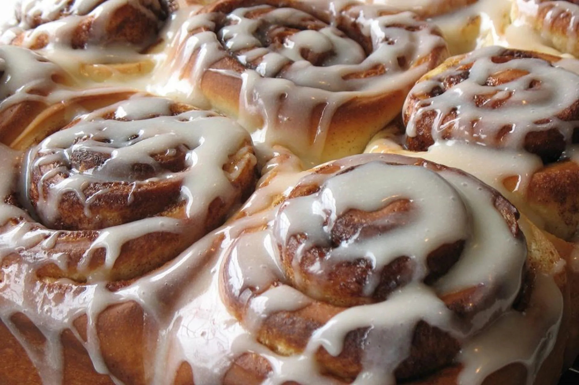 Cinnamon roll: The dough is rolled up tightly, creating a spiral pastry and filling. 2000x1340 HD Wallpaper.