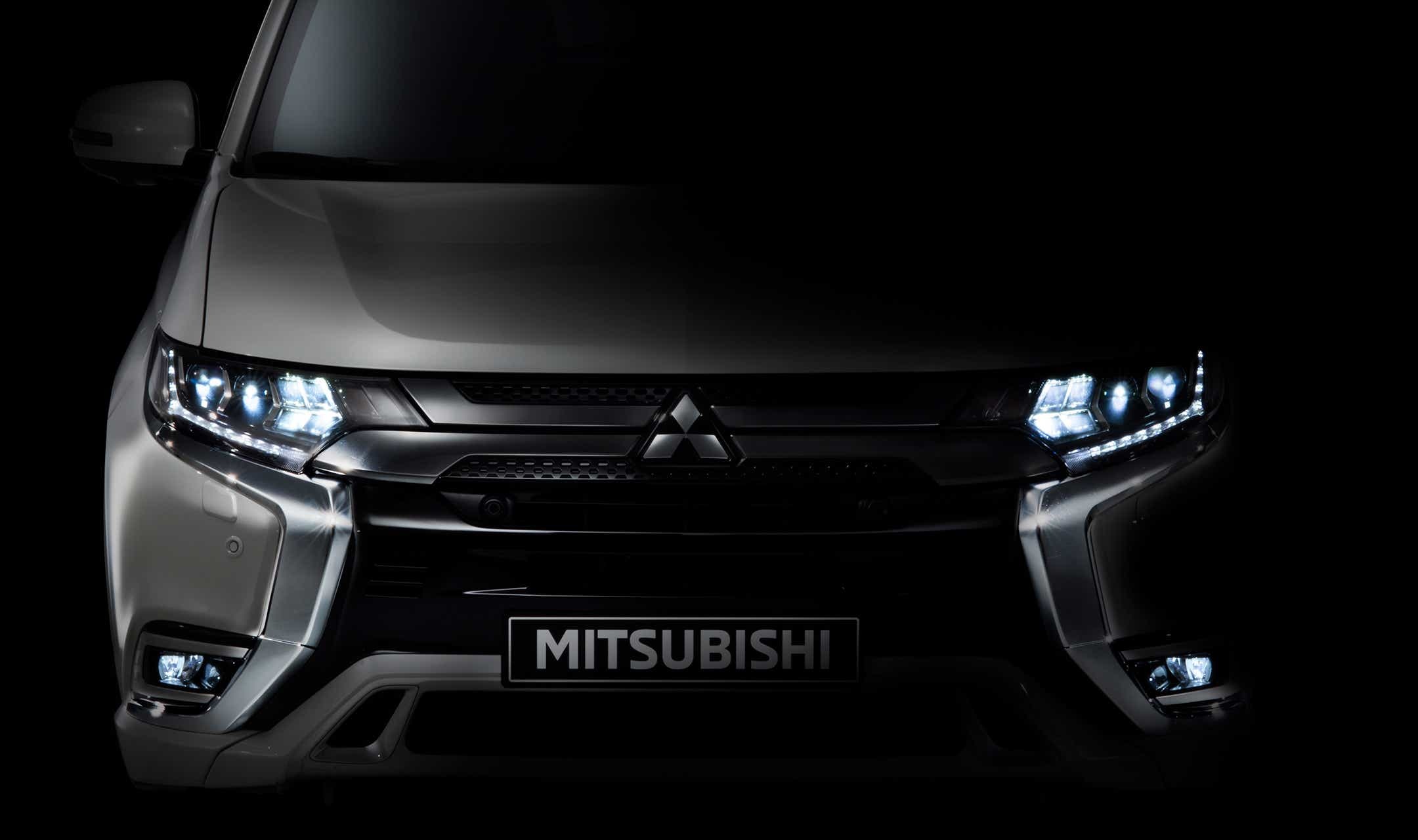 Mitsubishi Outlander, Dynamic styling, PHEV, EV SUV, 2160x1280 HD Desktop