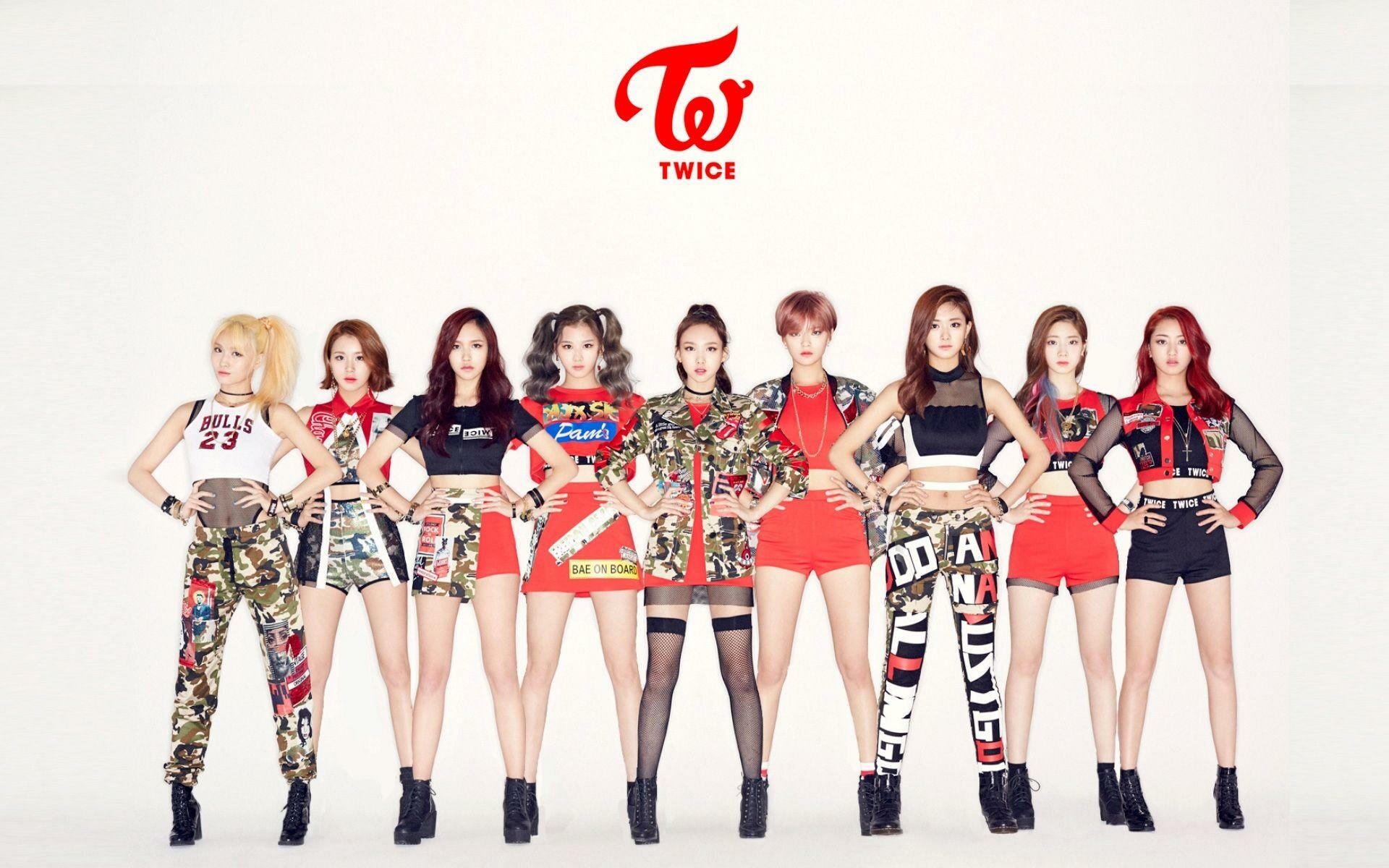 K-Pop: Twice, Nayeon, Jeongyeon, Momo, Sana, Jihyo, Mina, Dahyun, Chaeyoung, and Tzuyu. 1920x1200 HD Wallpaper.