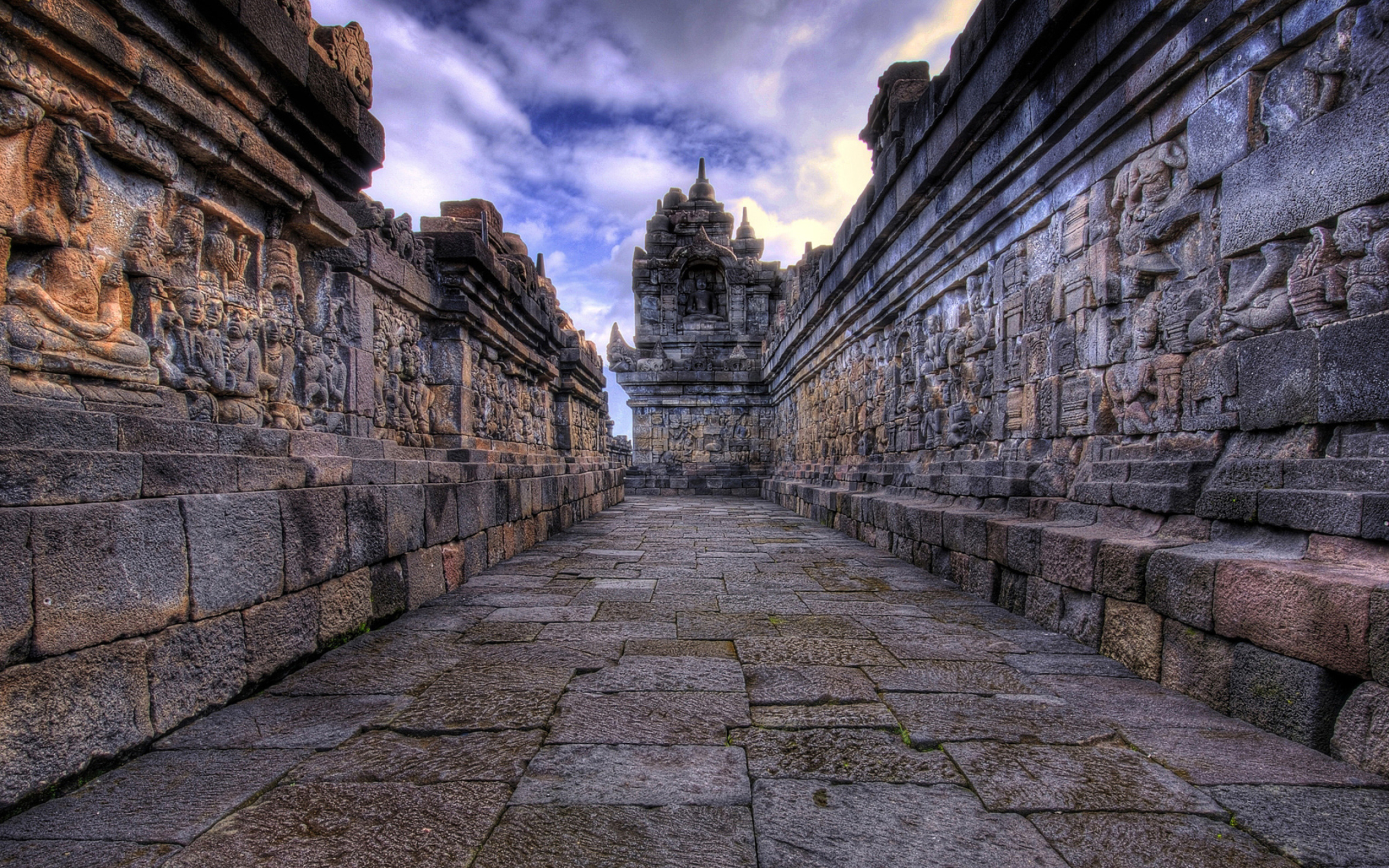 Angkor Wat, Iconic temples, Architectural wonders, Spiritual pilgrimage, 2560x1600 HD Desktop