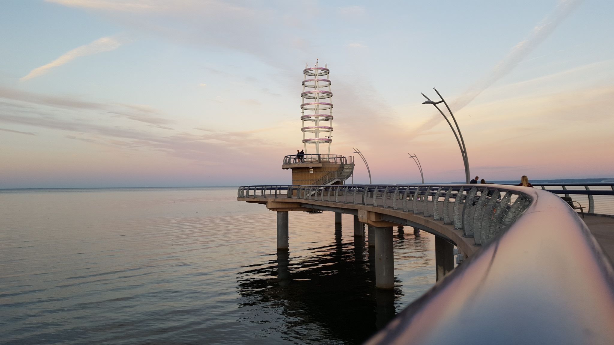 Lake Ontario, Burlington Ontario Pier, 2050x1160 HD Desktop