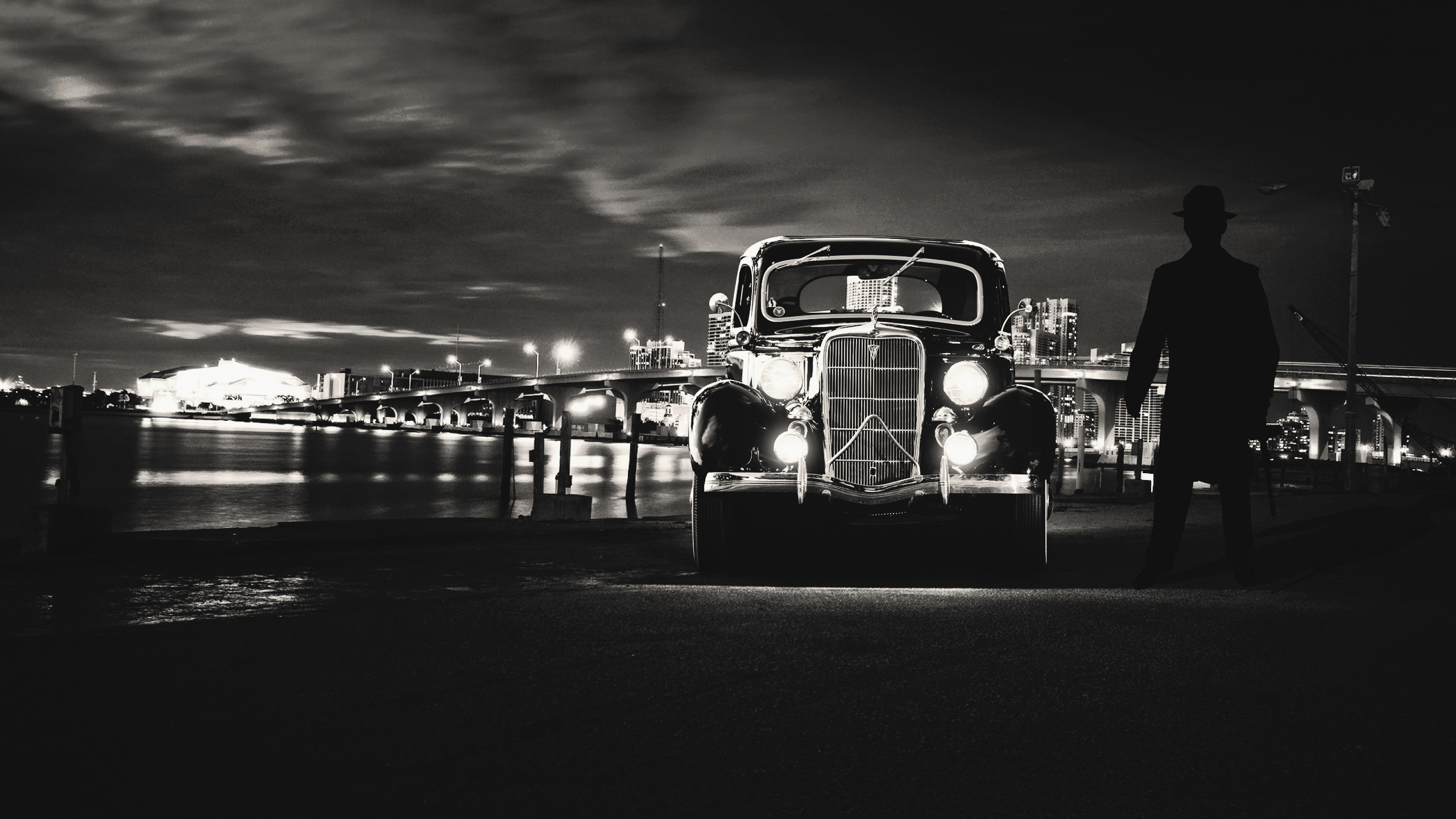Vintage Car: The cost can vary from rarity, condition and historical significance. 2560x1440 HD Background.