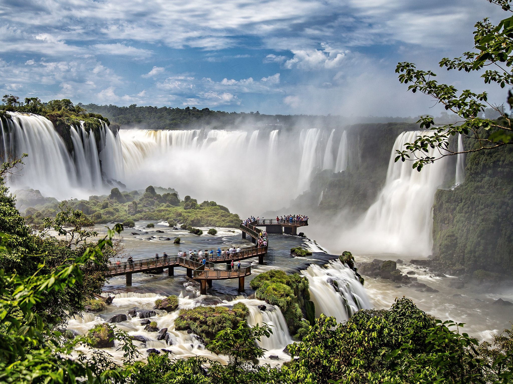 Iguazu Falls, Pristine beauty, Enchanting waterfall, Serene atmosphere, 2050x1540 HD Desktop