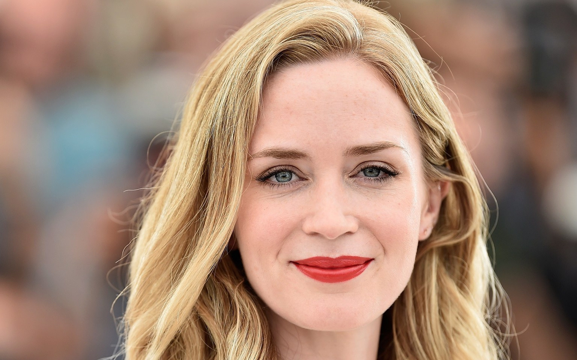 Emily Blunt: Was nominated for The AACTA International Award for Best Lead Actress in 2016. 1920x1200 HD Background.