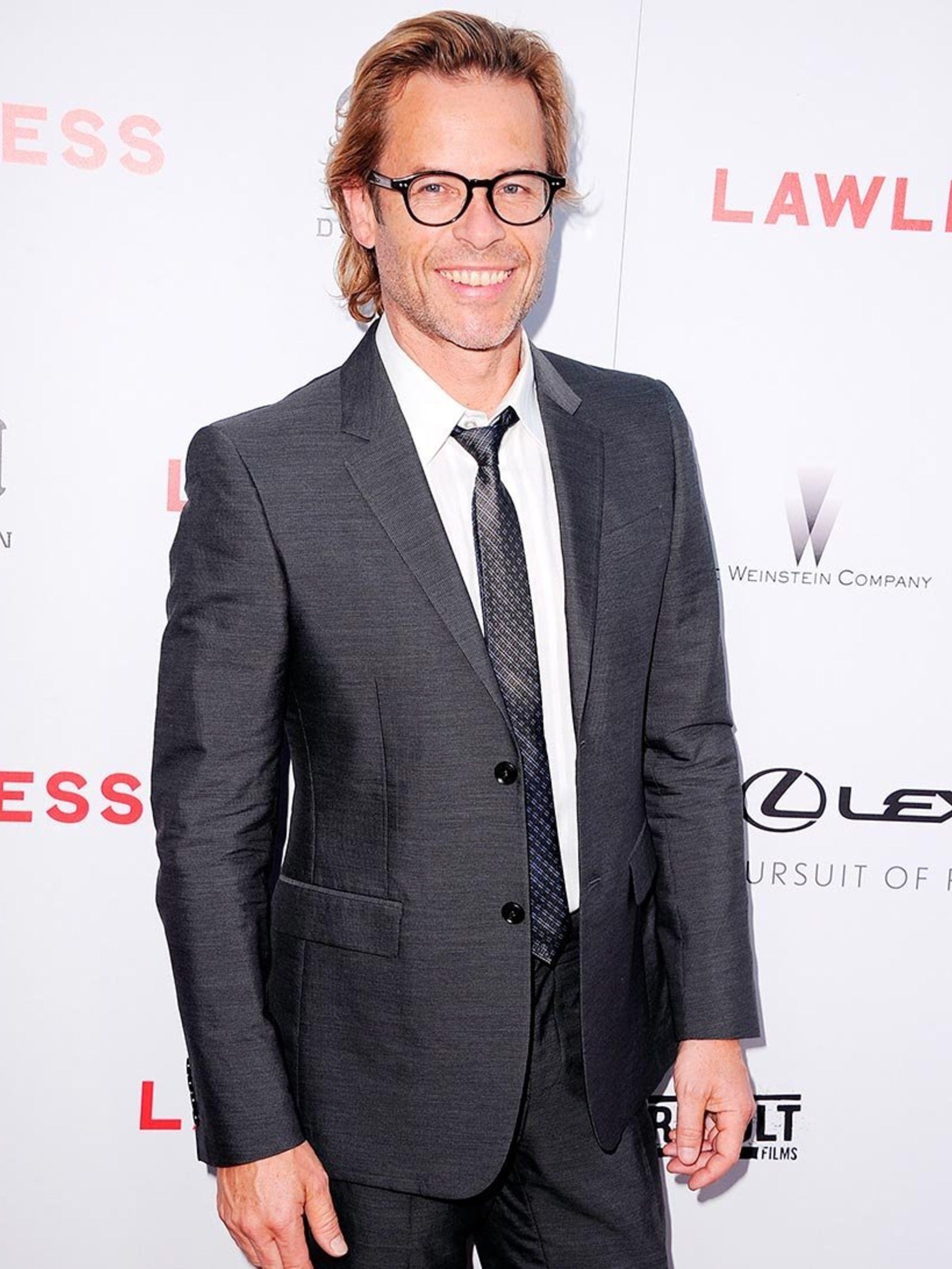 Guy Pearce movies, Guy Pearce Elle, Man of the week, Style icon, 2050x2730 HD Handy