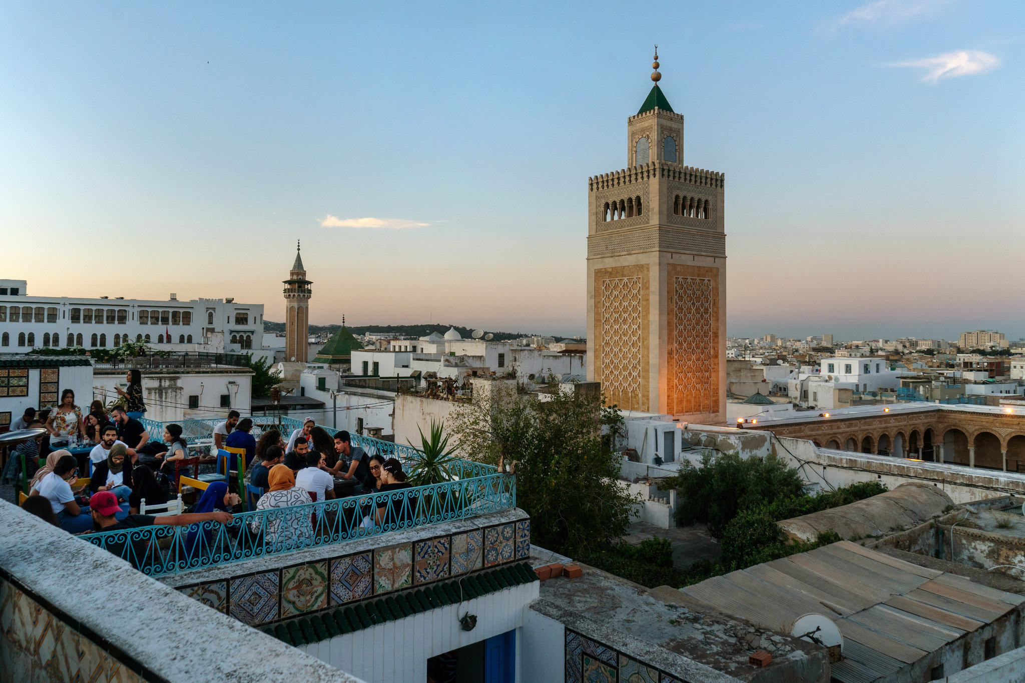 Tunis, Awake city, The New York Times, 2050x1370 HD Desktop