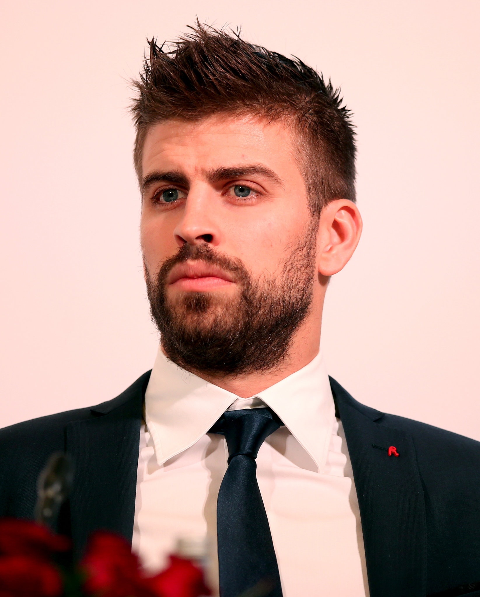 Gerard Pique: Made his Premier League debut on 15 October 2005, as a substitute for O'Shea, in a 3–1 win over Sunderland. 1650x2050 HD Wallpaper.