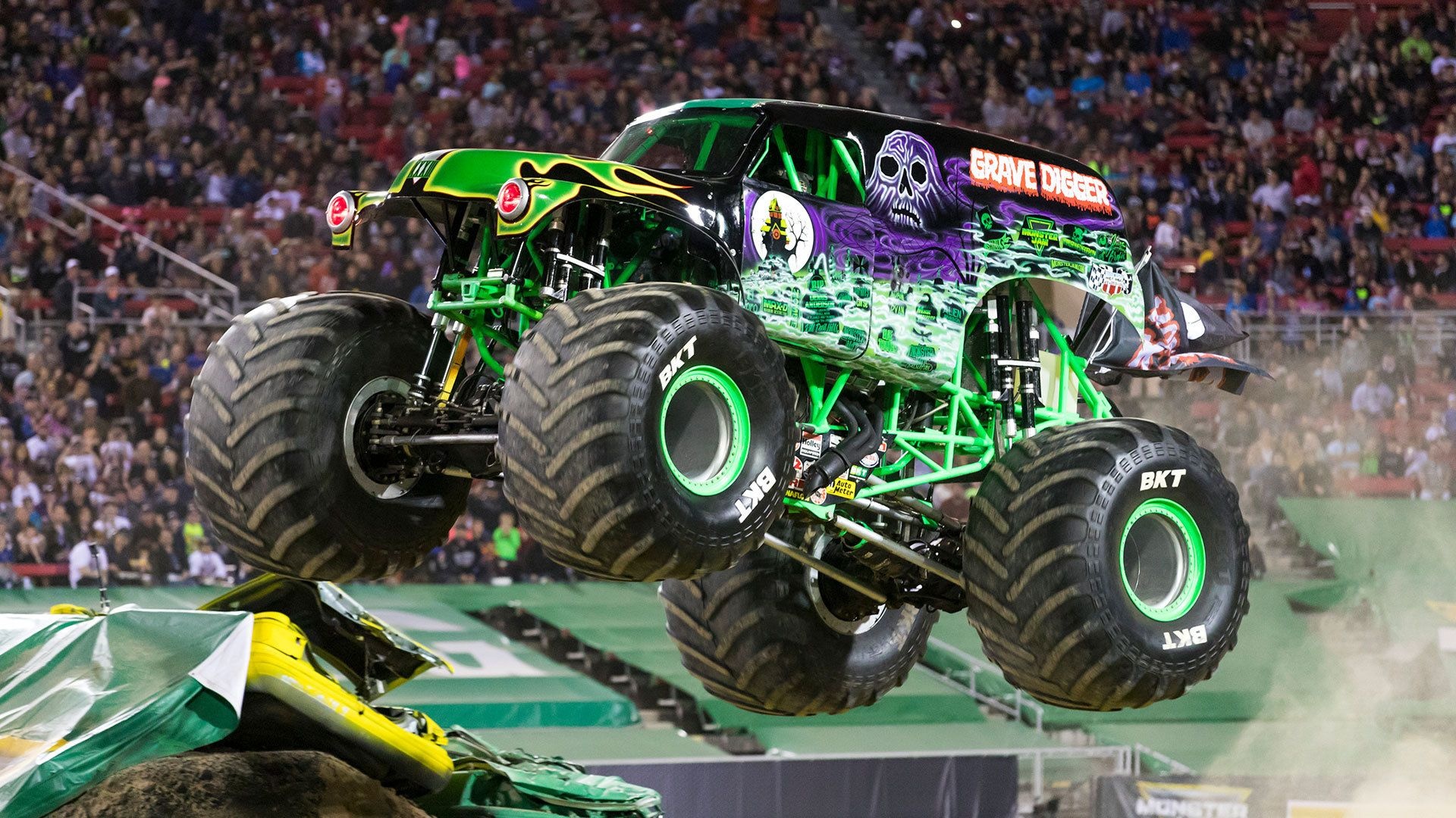 Monster Truck: Grave Digger, Damaging crashes, Oversized tires constructed for competition and entertainment uses. 1920x1080 Full HD Wallpaper.