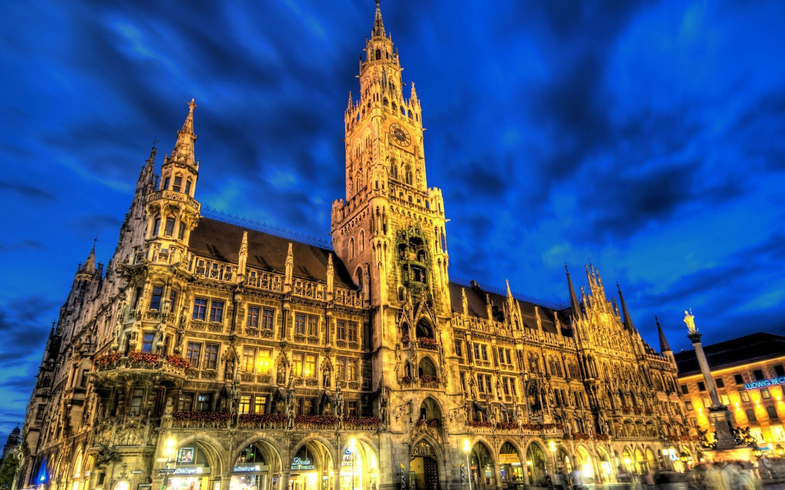 Munich: The city's metropolitan region is home to 6 million people. 2560x1600 HD Background.