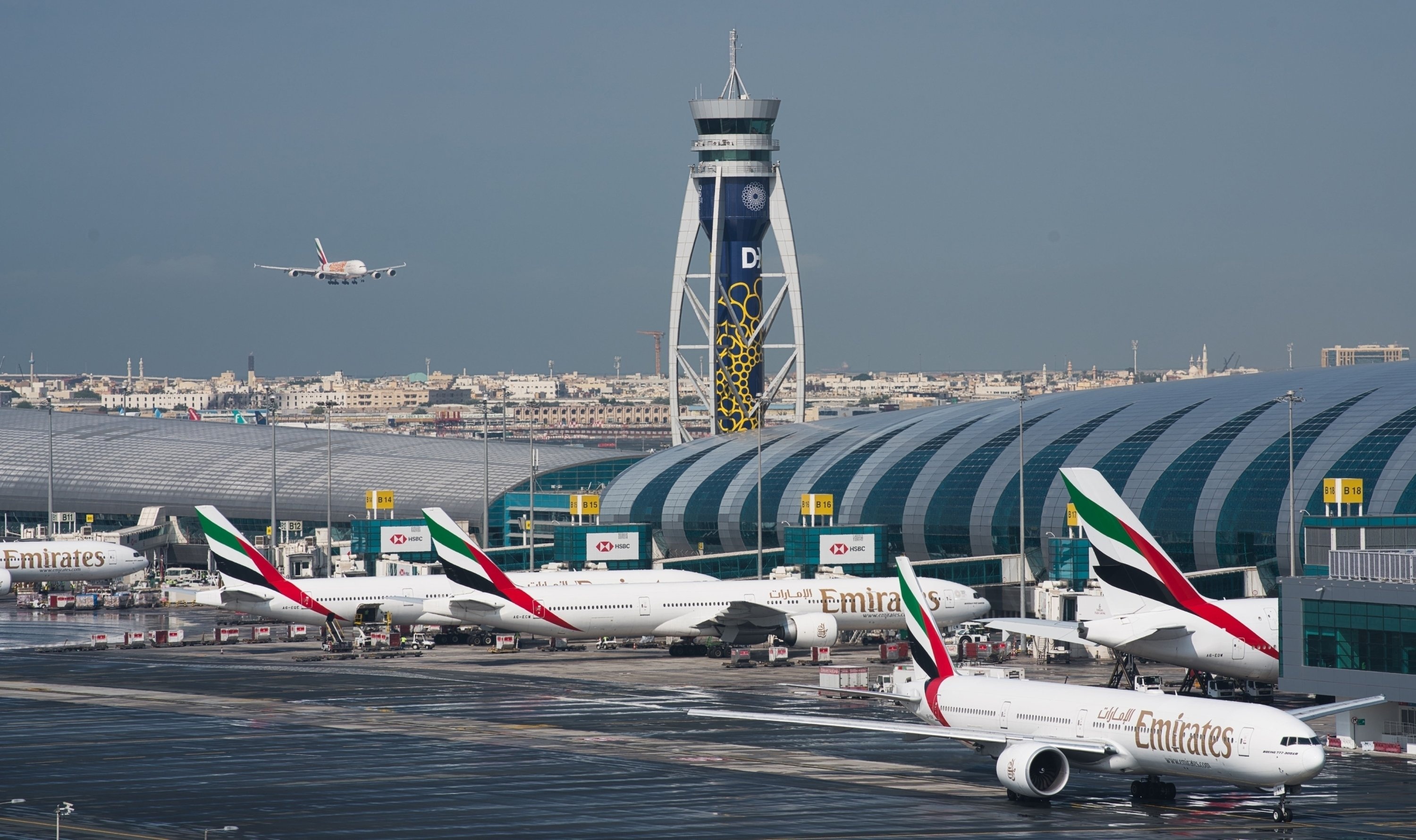 Dubai International Airport, Travels, Passenger traffic down, Daily Sabah, 3000x1780 HD Desktop