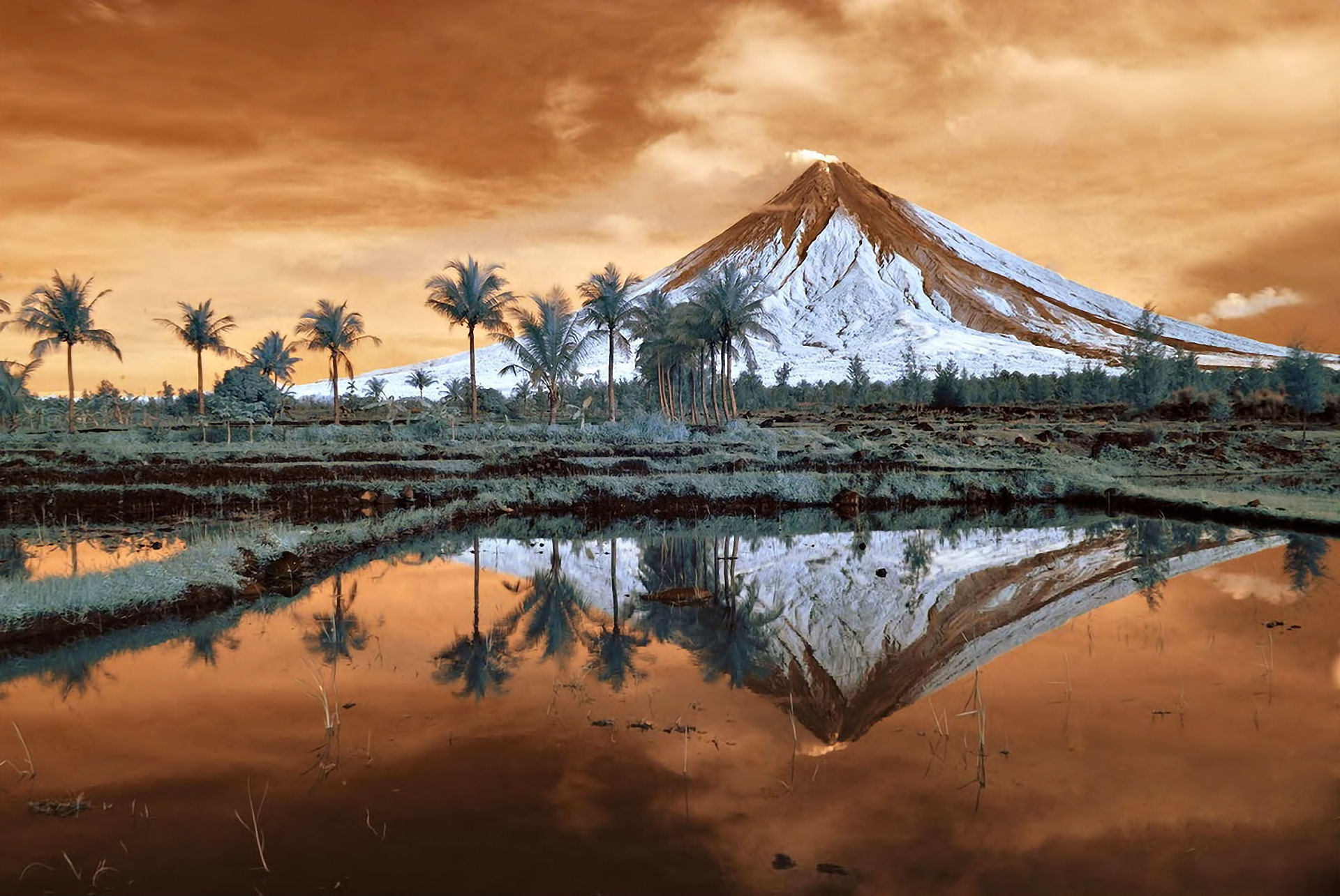 Majestic Mayon Volcano, Lush nature, Philippines' beauty, Breathtaking HD wallpaper, 1920x1290 HD Desktop
