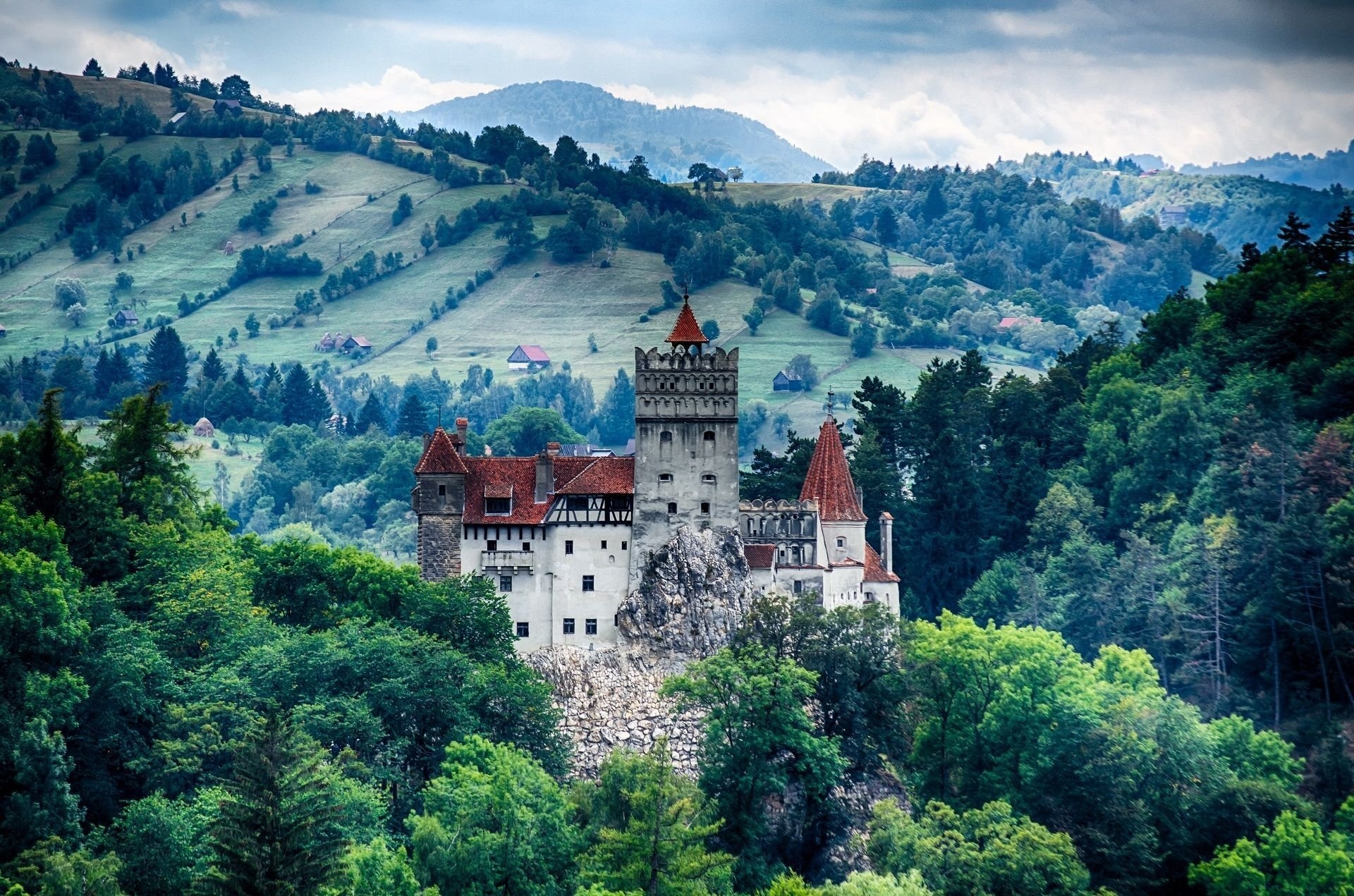 Bran Castle, Transylvania, Travels, Dracula hotel, 1920x1280 HD Desktop