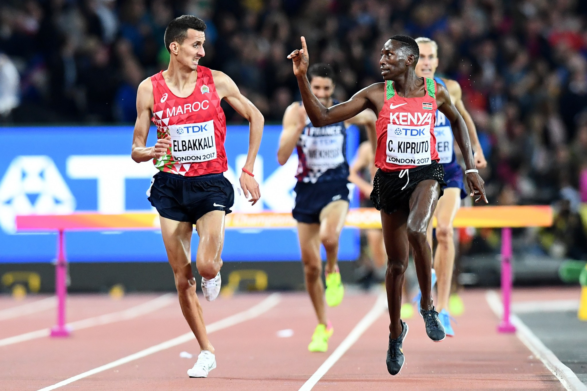 Conseslus Kipruto, Dominant performance, 400m victory, IAAF world championships, 2050x1370 HD Desktop