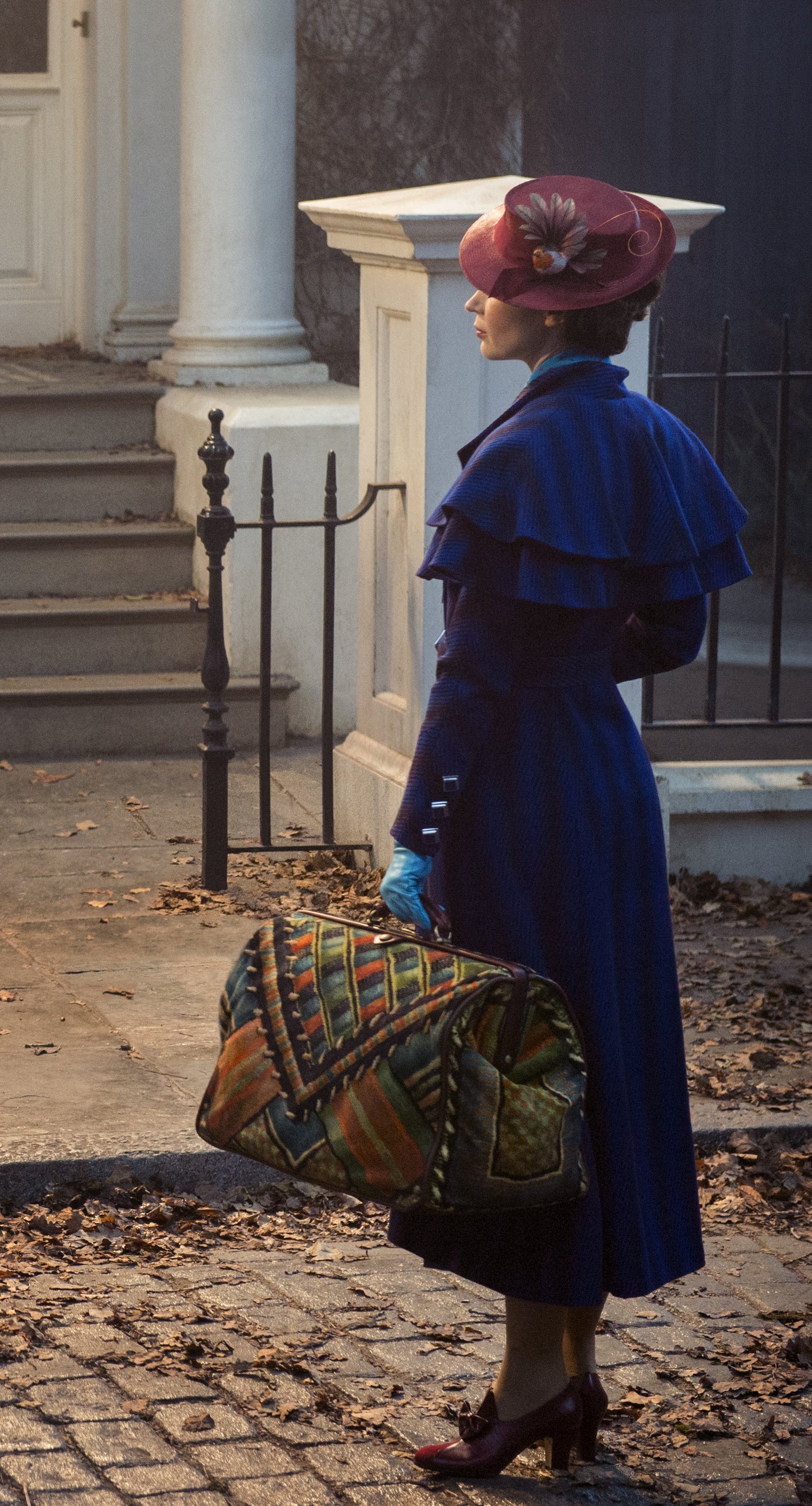 Mary Poppins Returns, Teaser trailer, Magical nanny, Beloved characters, 1660x3070 HD Phone