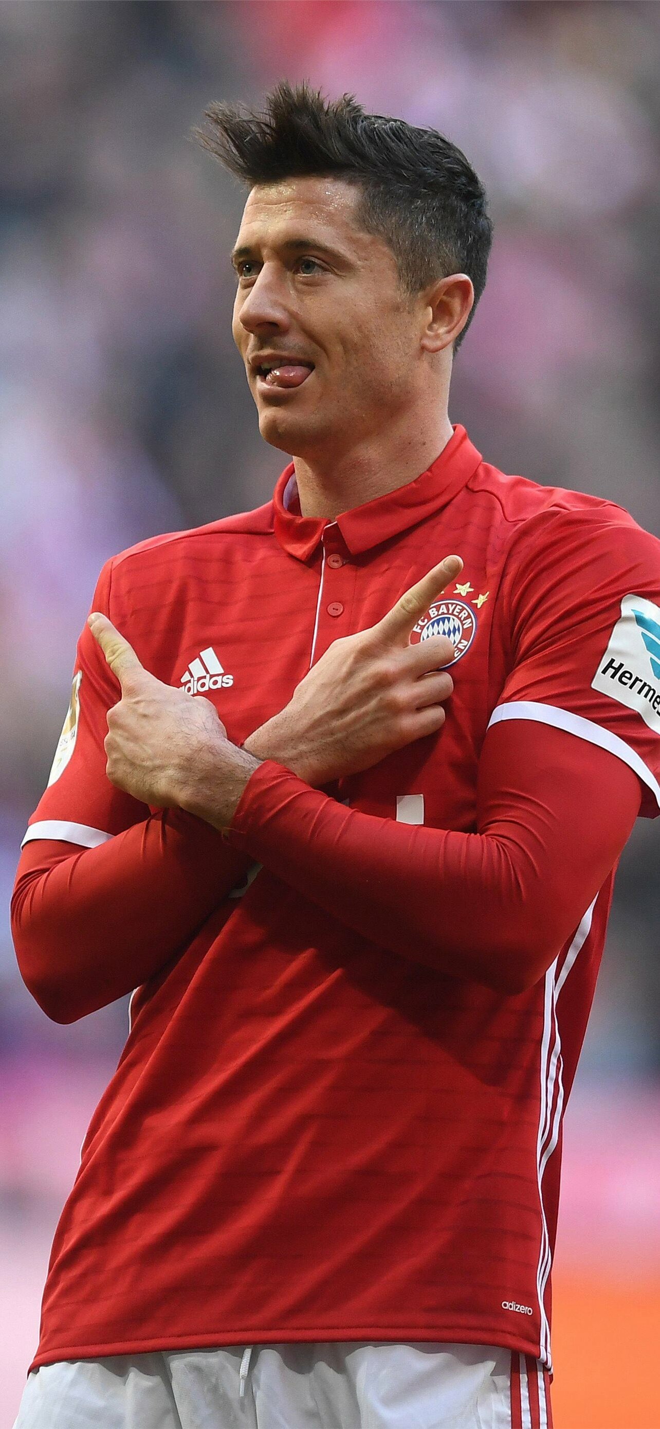 Robert Lewandowski: Bundesliga top goalscorer, Forward. 1290x2780 HD Background.
