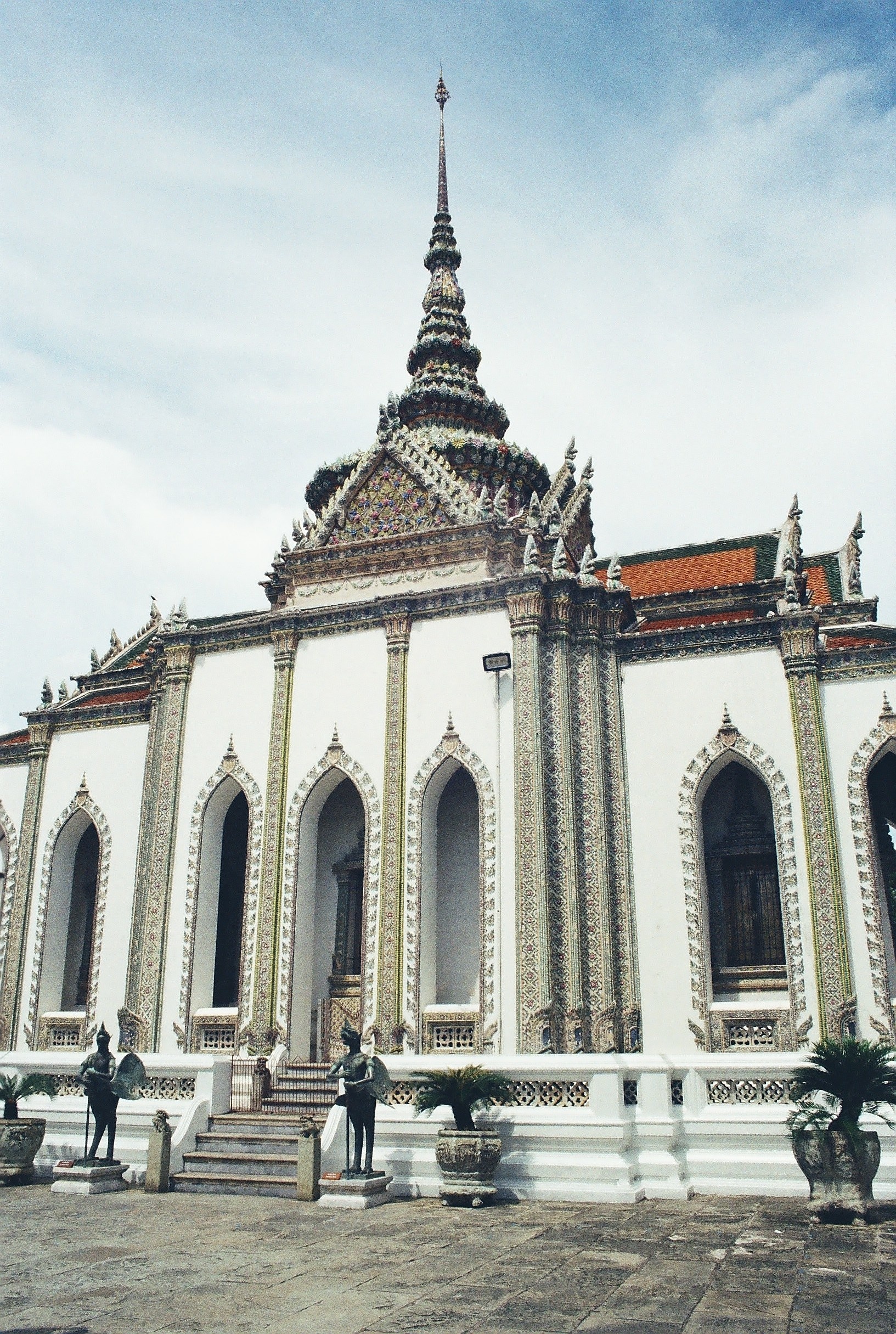 The Grand Palace, Ornate palaces, Intricate detailing, Cultural heritage, 1640x2440 HD Handy
