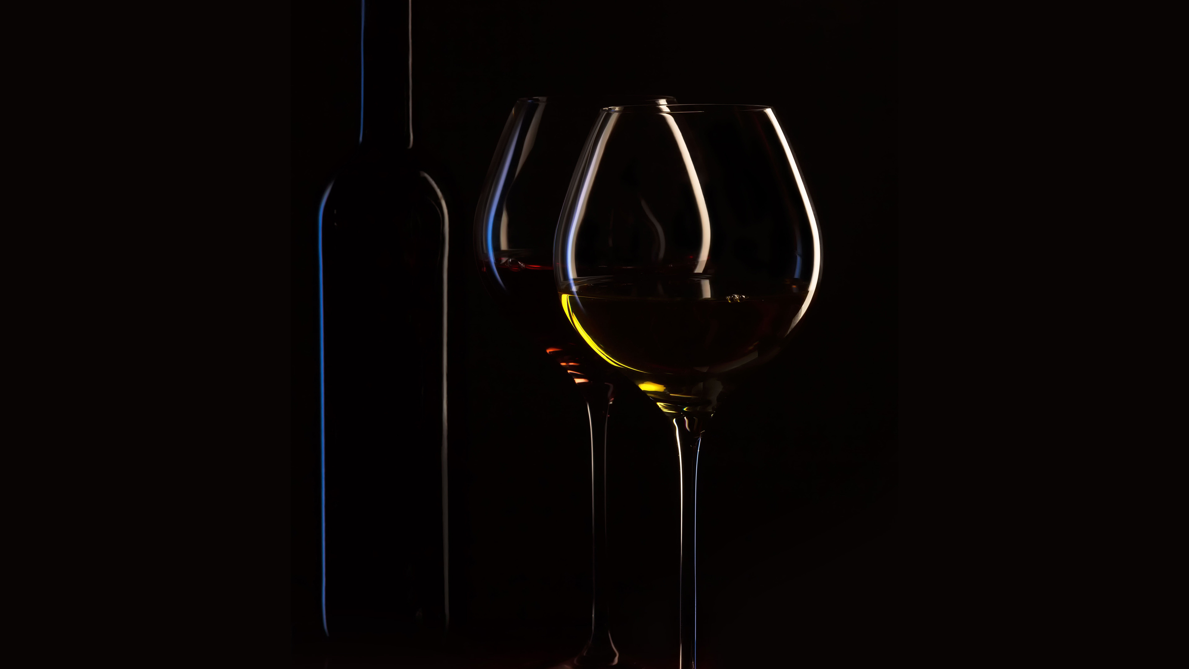 Black wine bottle, Dark background, Party vibes, Stylish, 3840x2160 4K Desktop