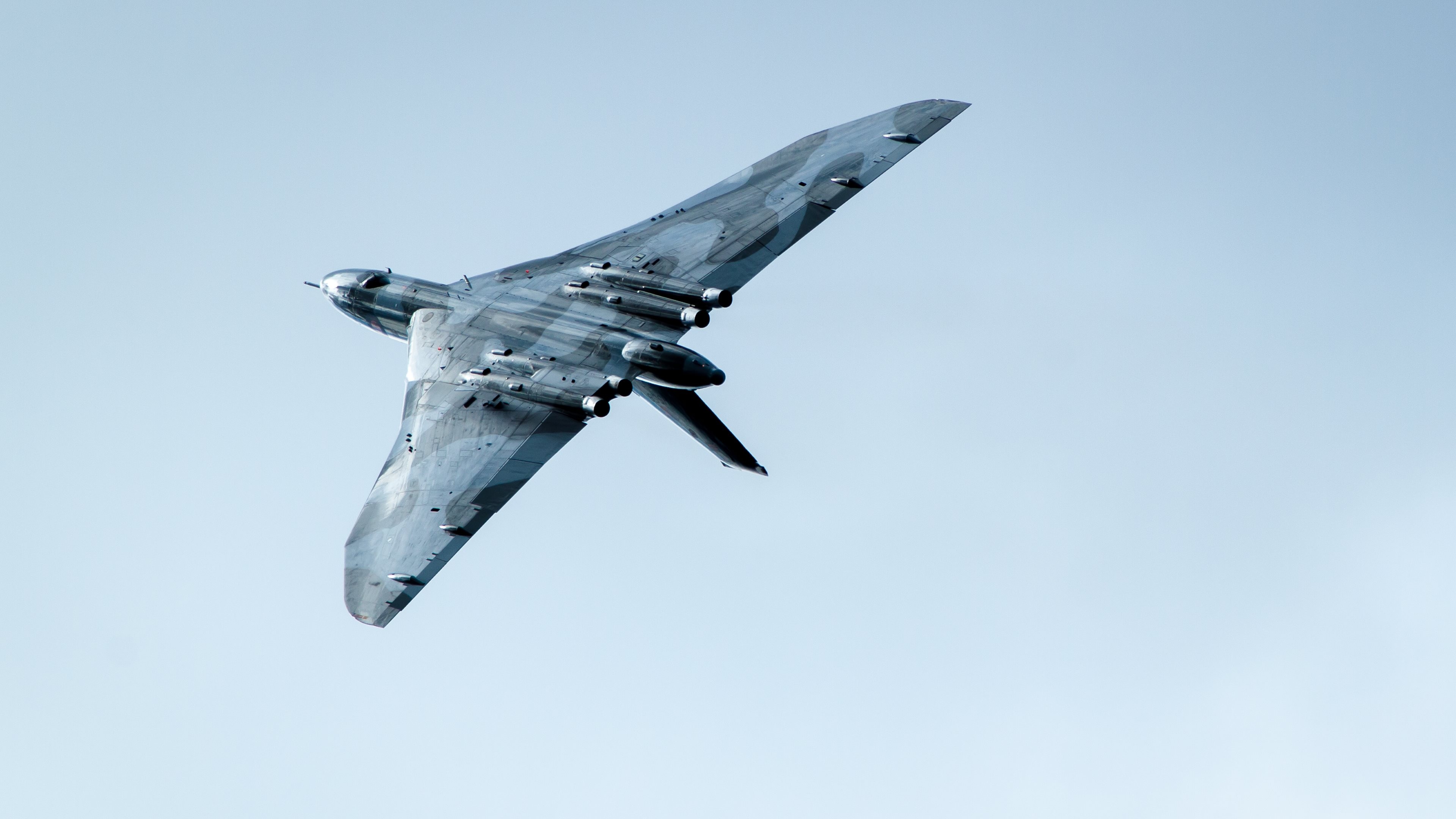 Avro Vulcan, Iconic bomber, Aerial supremacy, Military aircraft, 3840x2160 4K Desktop