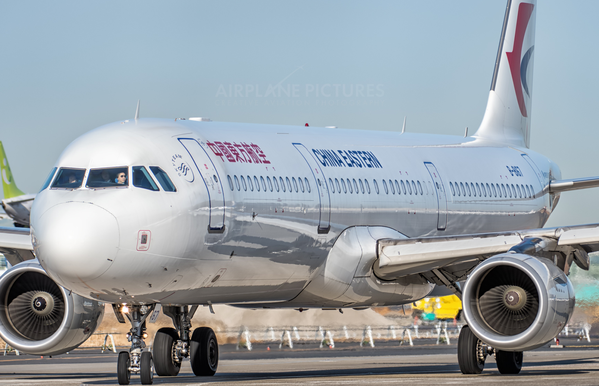 China Eastern Airlines, Airbus A321, Tokyo Haneda Intl, Aviation photography, 1920x1240 HD Desktop
