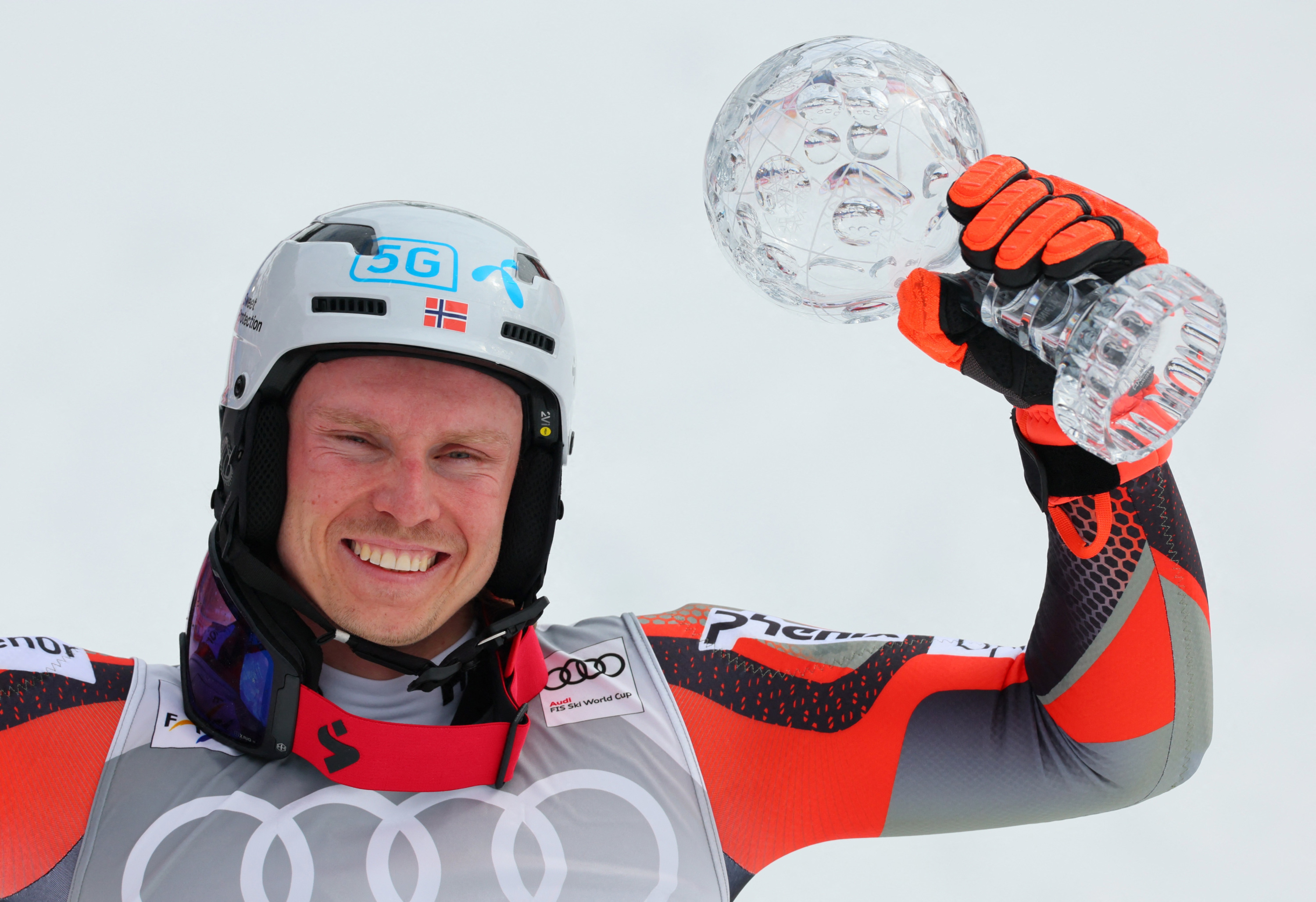 Henrik Kristoffersen, Slalom globe winner, Slalom small globe, 3000x2060 HD Desktop