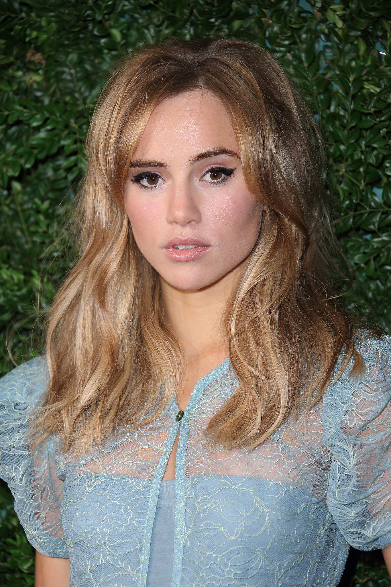 Suki Waterhouse, Celebrity wallpapers, HQ pictures, 4K visuals, 1370x2050 HD Phone