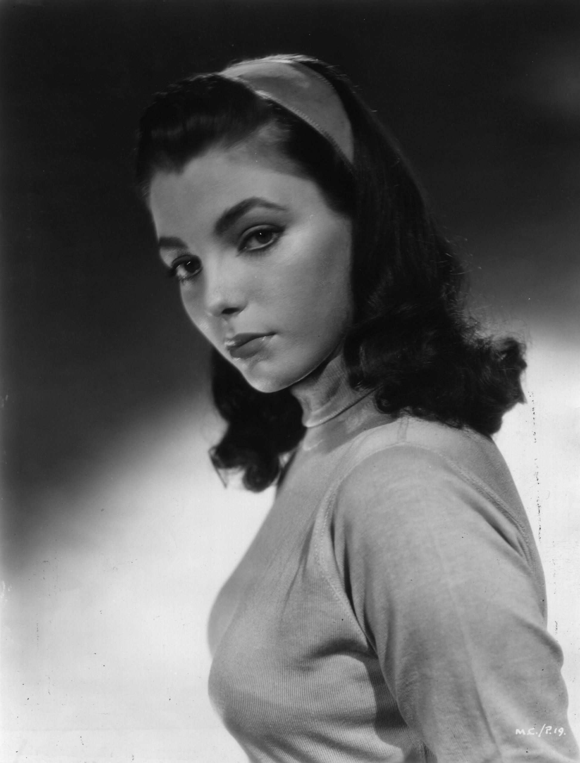Joan Collins, Icons wallpapers, Fanpop photos, Young Joan Collins, 1950x2560 HD Handy