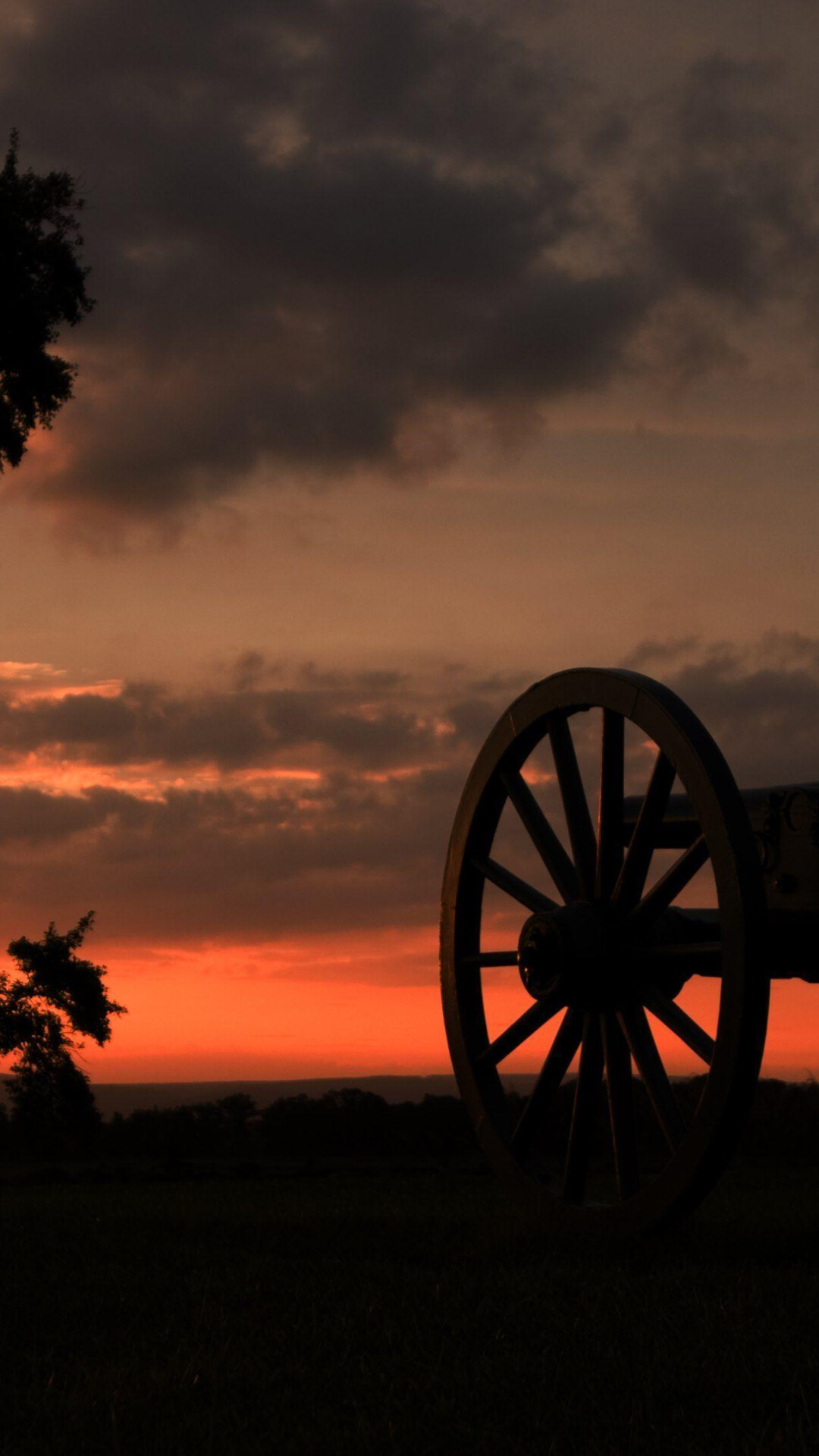 Gettysburg: Field artillery of the American Civil War during sunset time, The memorial field in Pennsylvania National Park. 1080x1920 Full HD Wallpaper.