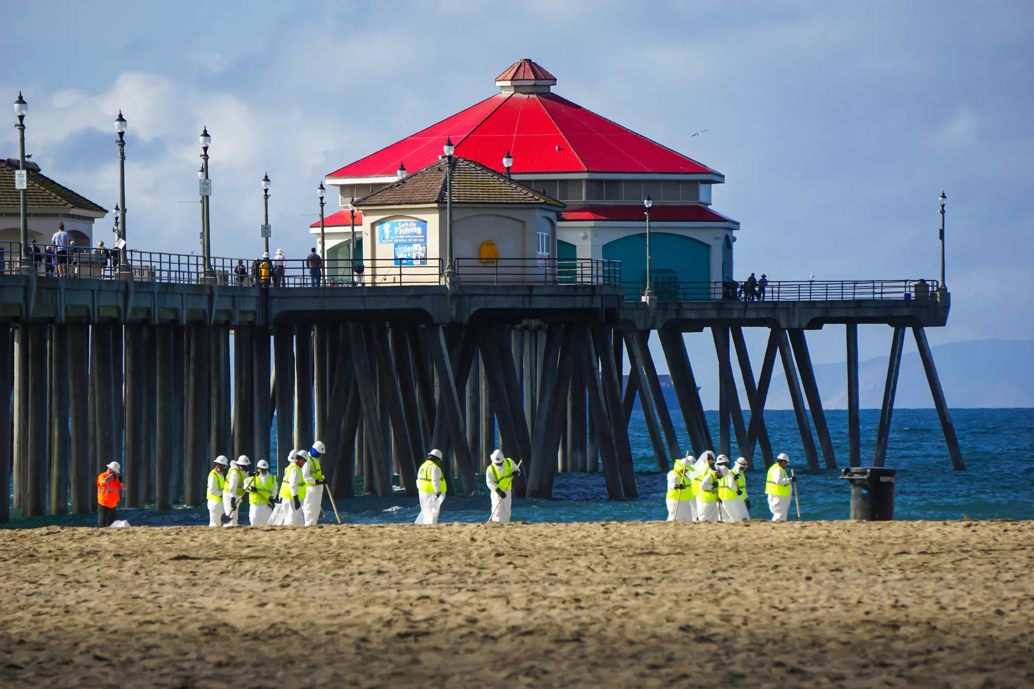 Huntington Beach, Oil spill, Leaders, Aggressive action, 2130x1420 HD Desktop