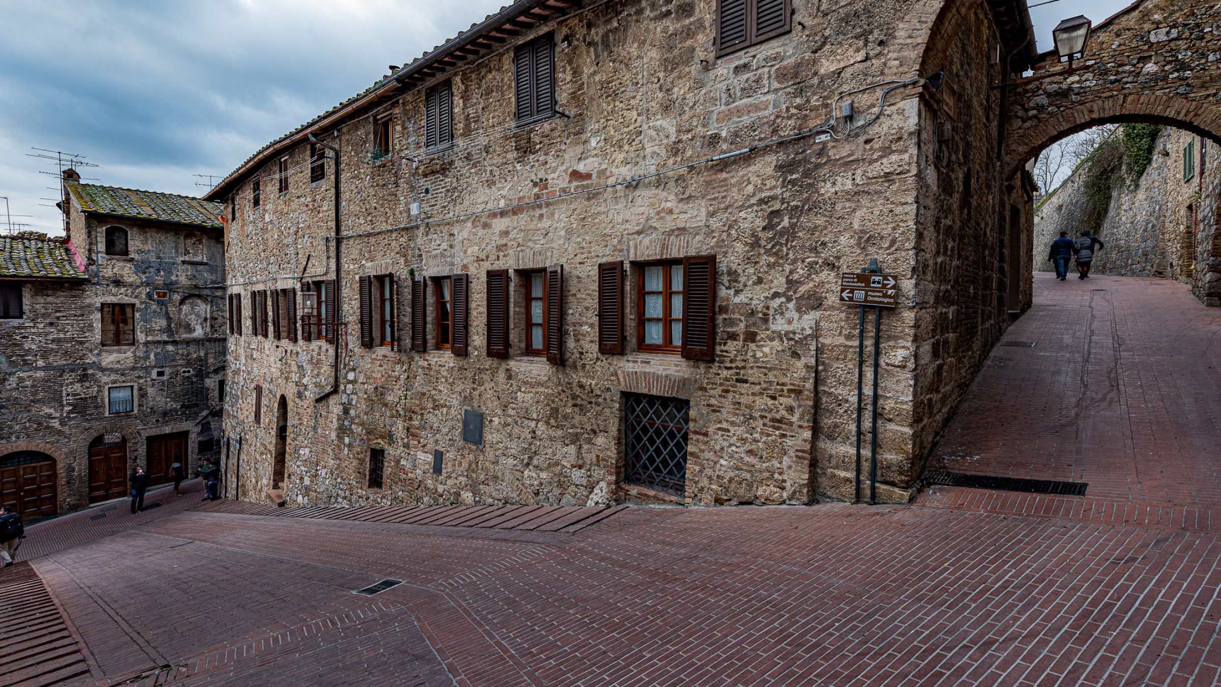 San Gimignano, Wallpaper scenery, Tuscan beauty, Italian charm, 2400x1350 HD Desktop