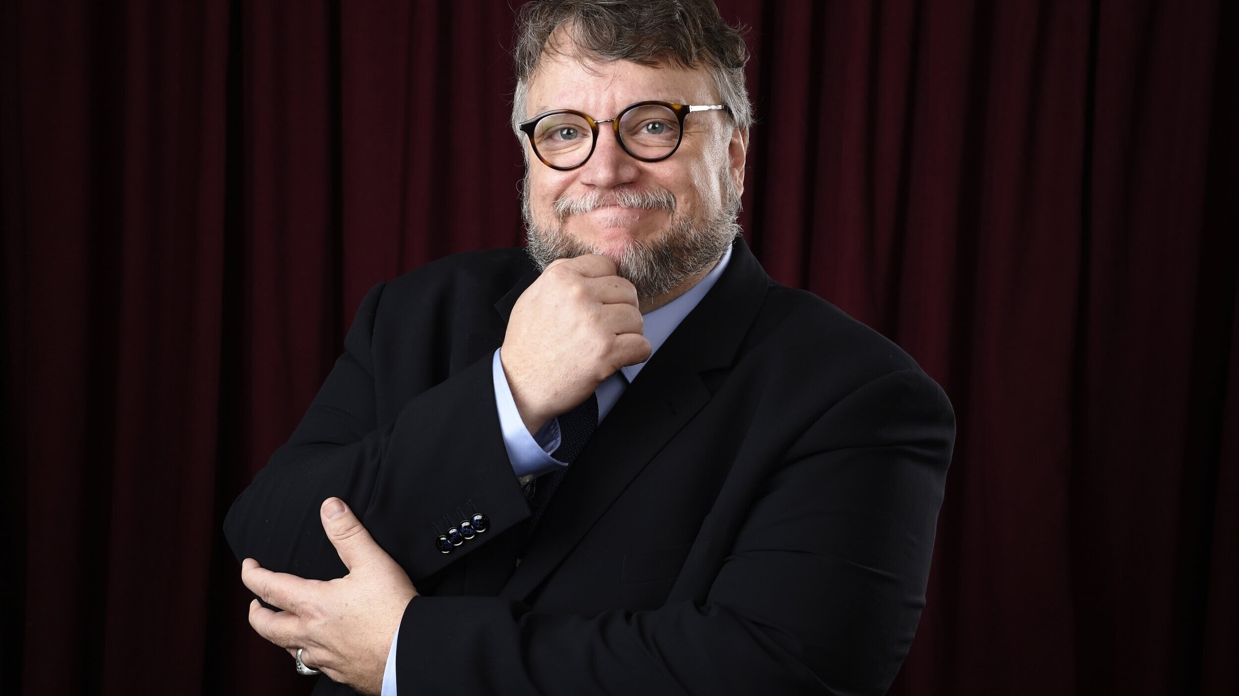 Guillermo del Toro, Online cinema, Fellow directors, Chat, 2500x1410 HD Desktop
