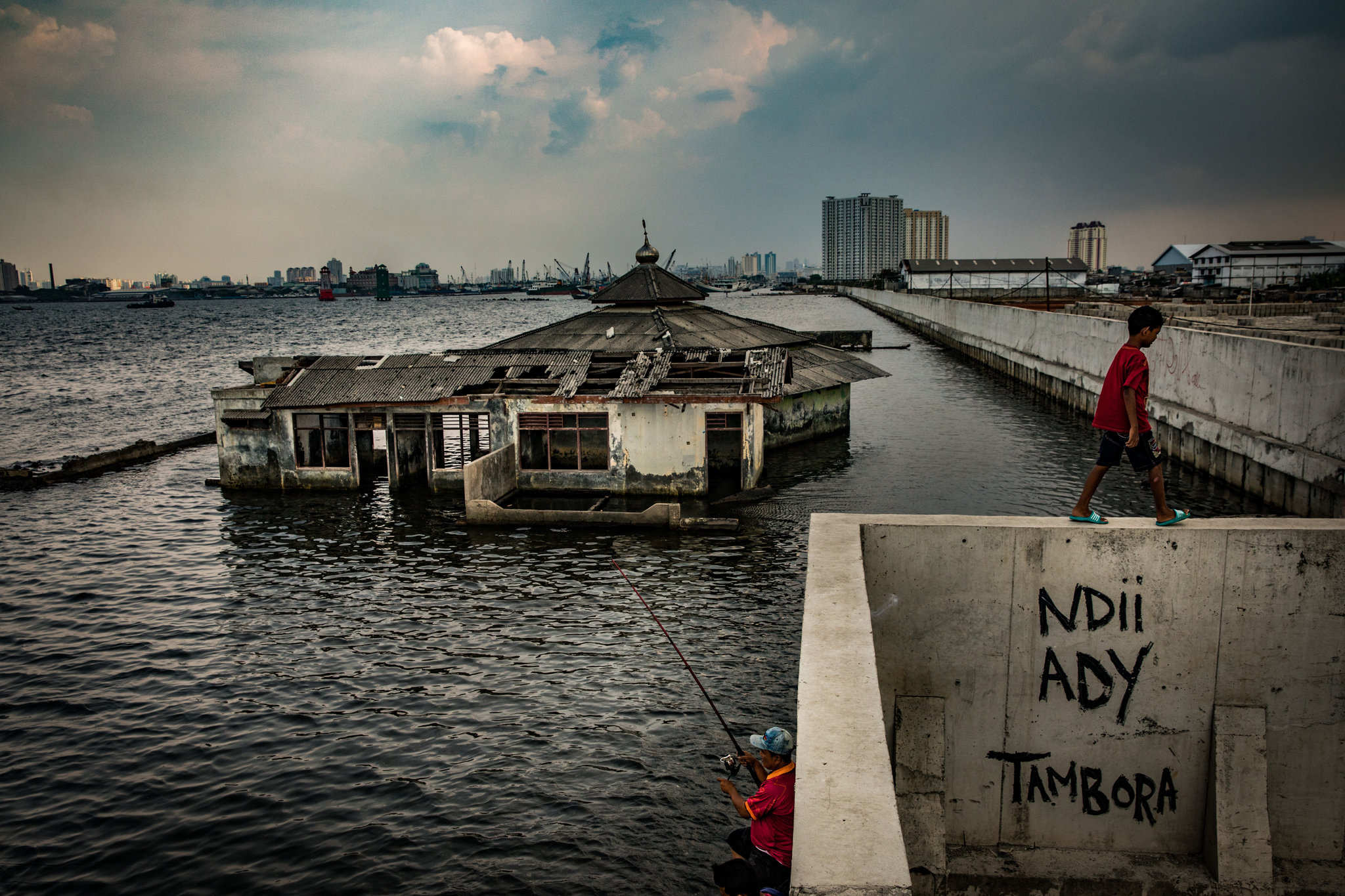 Jakarta, Sinking city, Environmental crisis, Rising sea levels, 2050x1370 HD Desktop