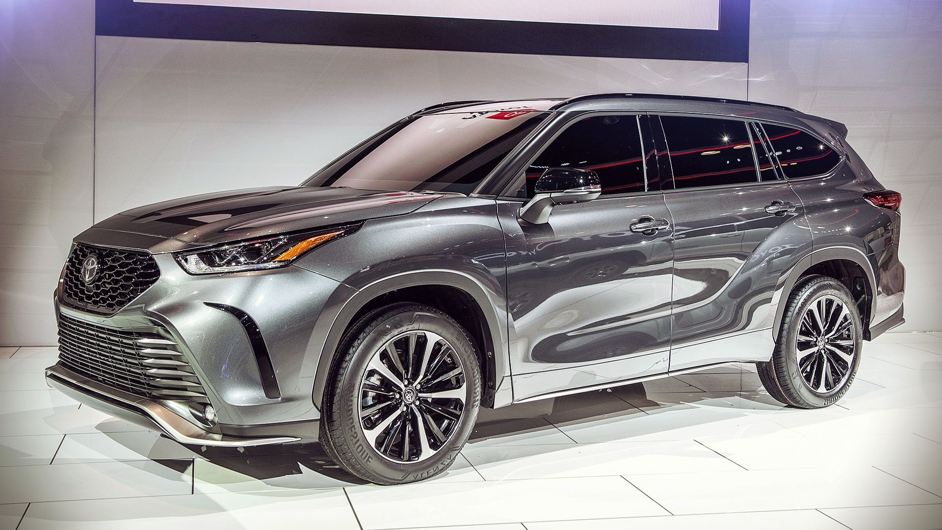 Toyota Highlander, Redesigned and refined, Enhanced driving dynamics, Advanced safety features, 1920x1080 Full HD Desktop