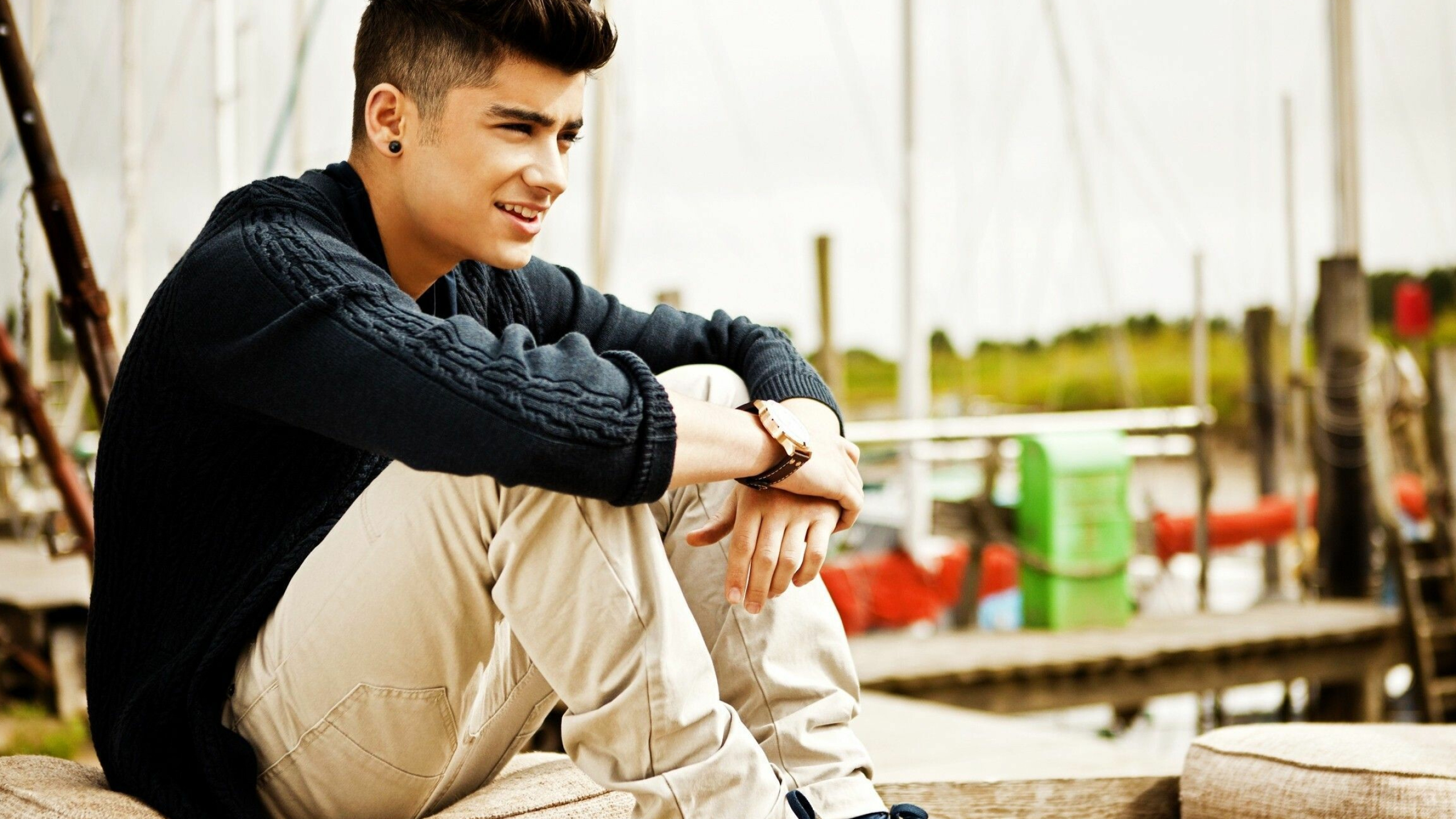 Zayn Malik: Set a UK streaming record, as the highest-streamed debut for a British male act. 2560x1440 HD Wallpaper.