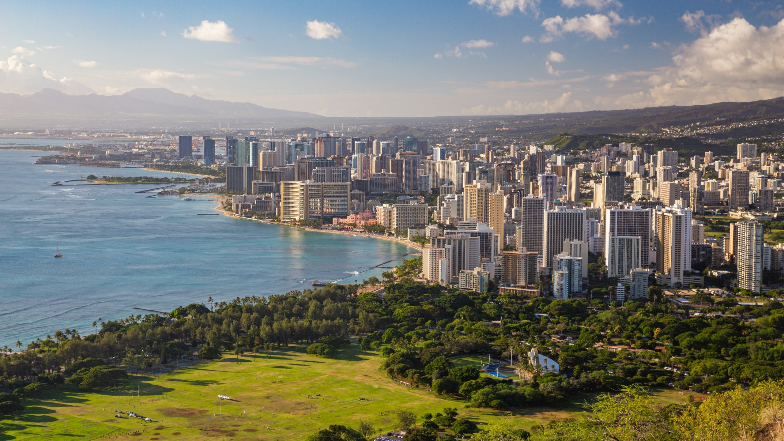 Honolulu: Abundance of activities in Honolulu. 2560x1440 HD Wallpaper.