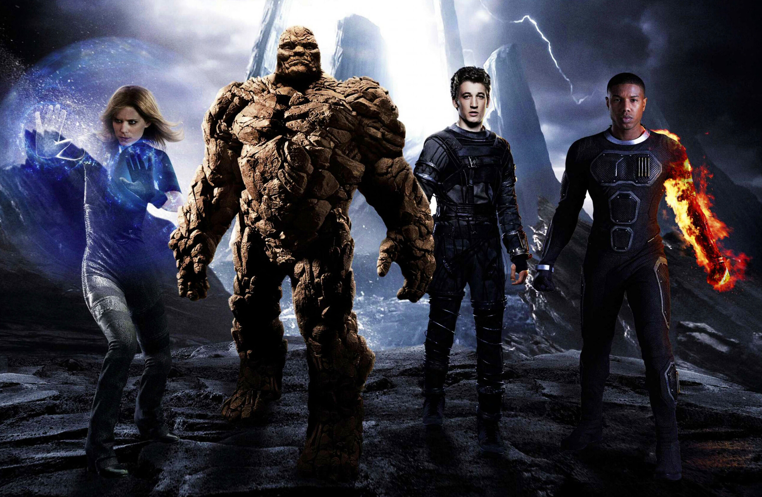 Fantastic 4: The film follows a group of intelligent teenagers that build a transdimensional portal, causing them to gain superhuman abilities. 2580x1690 HD Background.