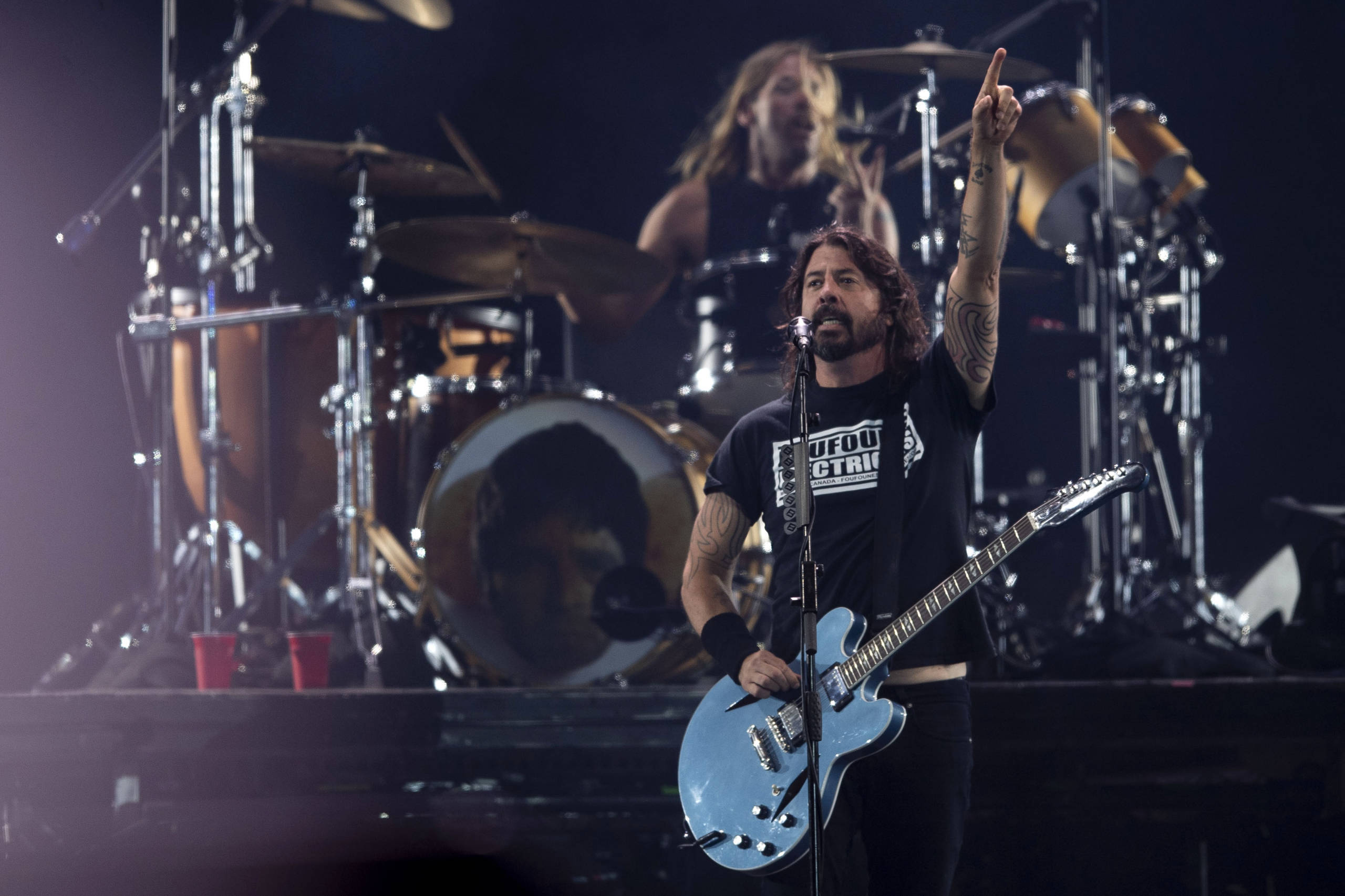 Foo Fighters: Nirvana's second album, Nevermind, the first to feature Grohl on drums. 2560x1710 HD Wallpaper.