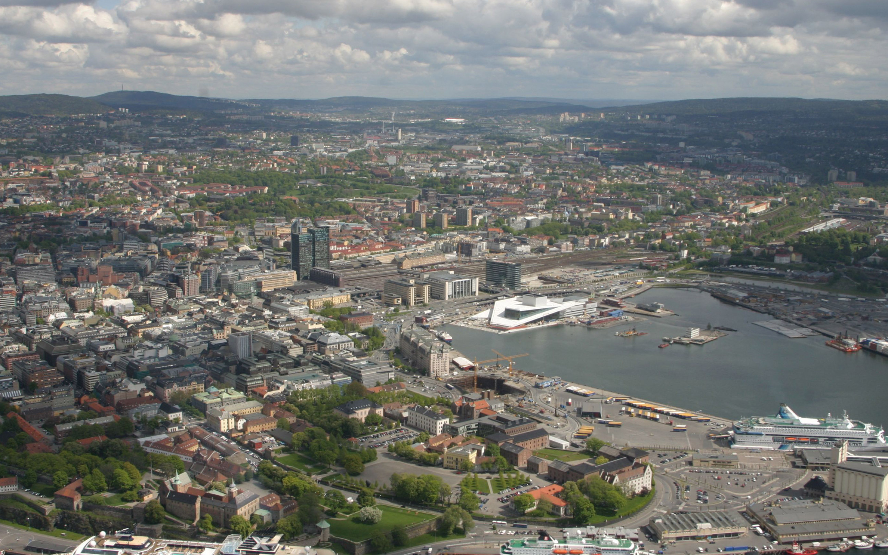 Picturesque Oslo, Serene wallpaper, Urban photography, Travel inspiration, 2880x1800 HD Desktop