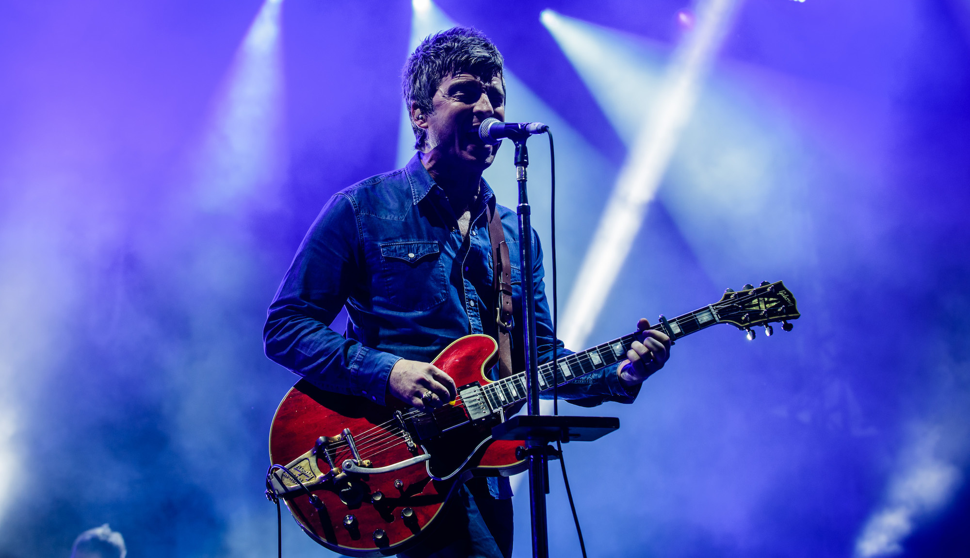 Noel Gallagher, Teasing new Gibson guitar, Guitar World, 2000x1150 HD Desktop