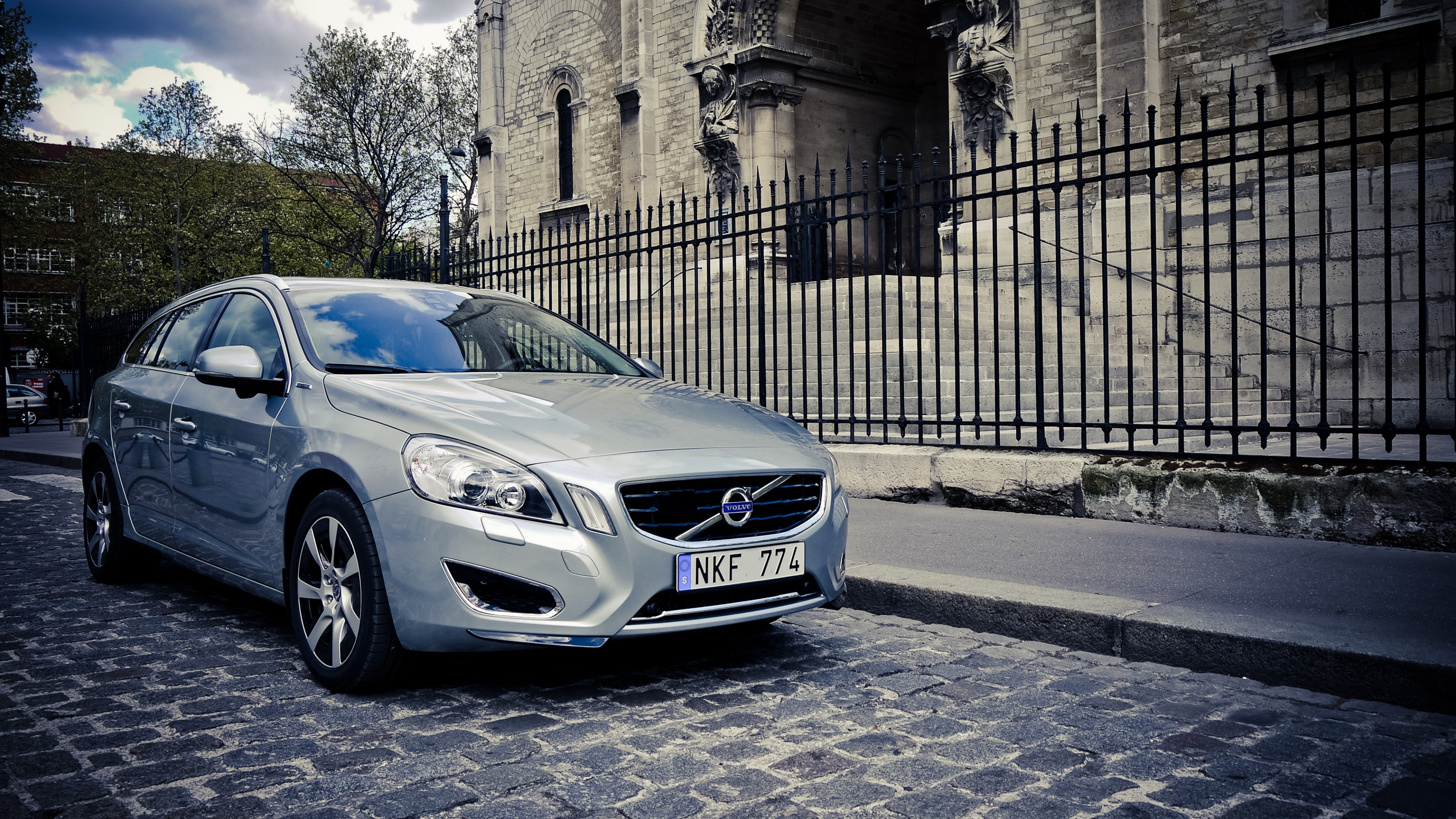 Volvo, V60 hybrid wallpaper, Award-winning car, Silver luxury vehicle, 3840x2160 4K Desktop