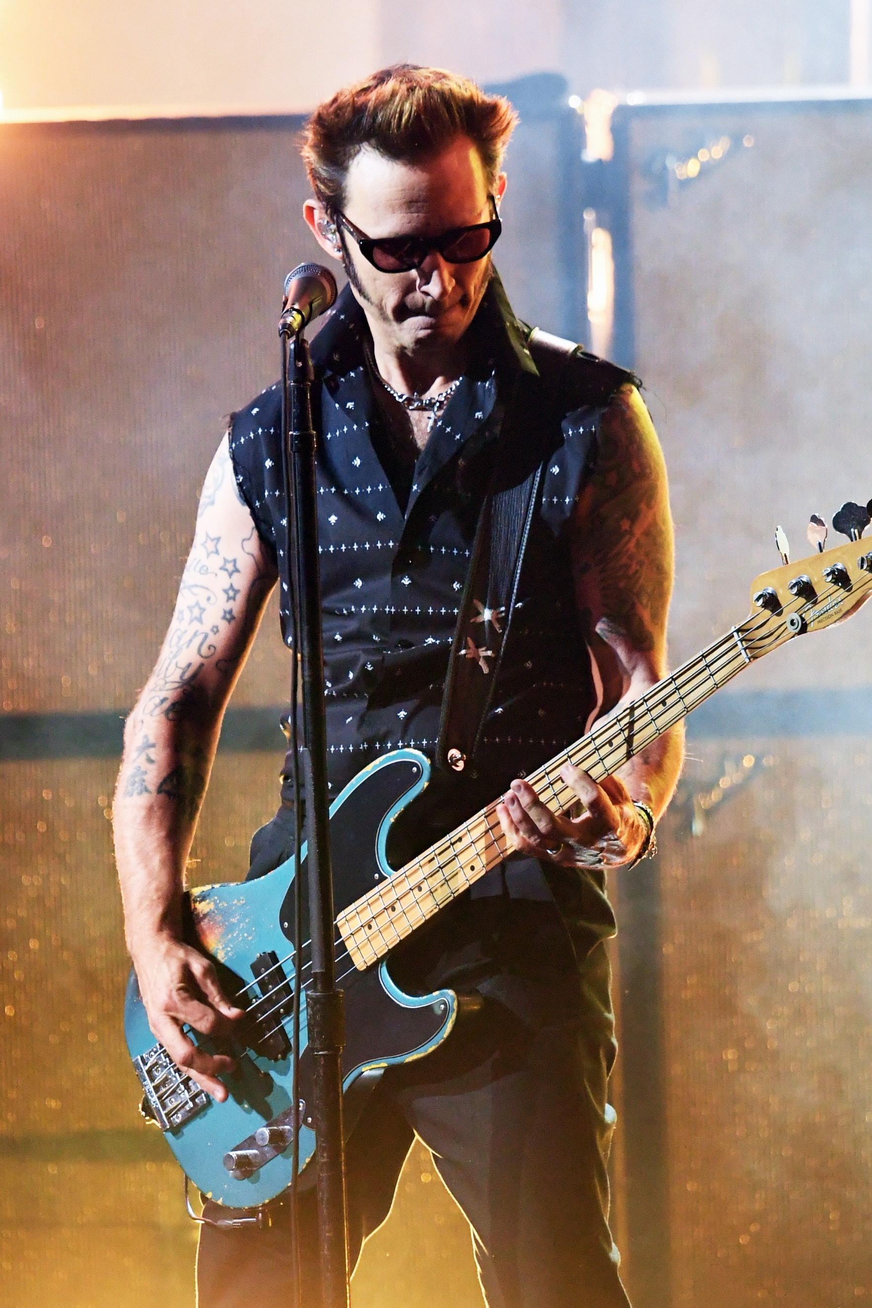 Mike Dirnt, American Music Awards, Live show, Music event, 1770x2650 HD Phone