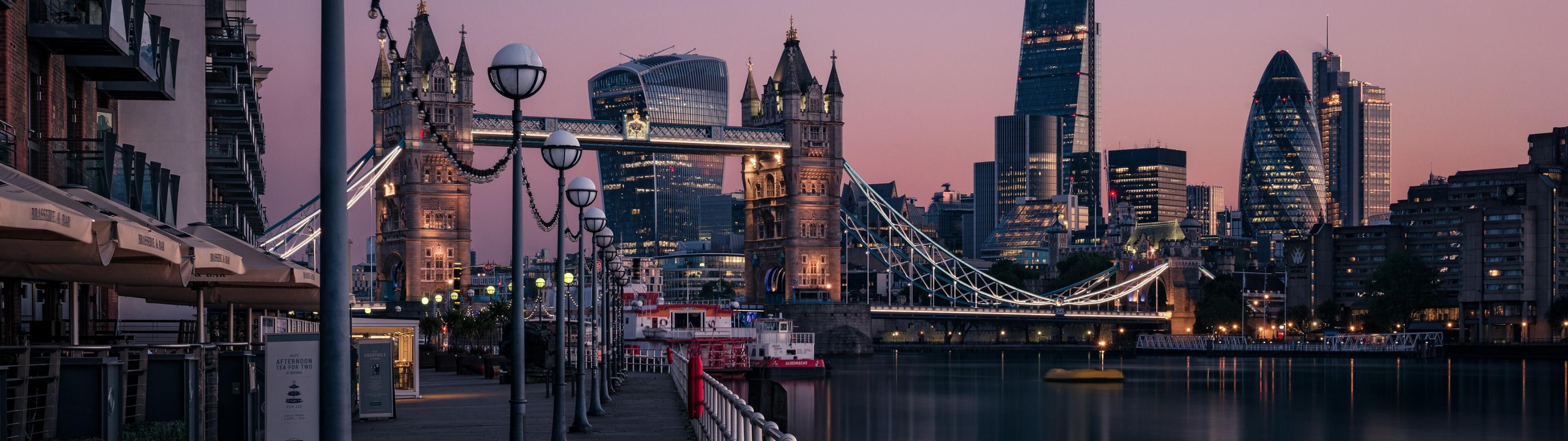 Tower Bridge: It takes 5,821 gallons of paint to cover it. 3840x1080 Dual Screen Wallpaper.