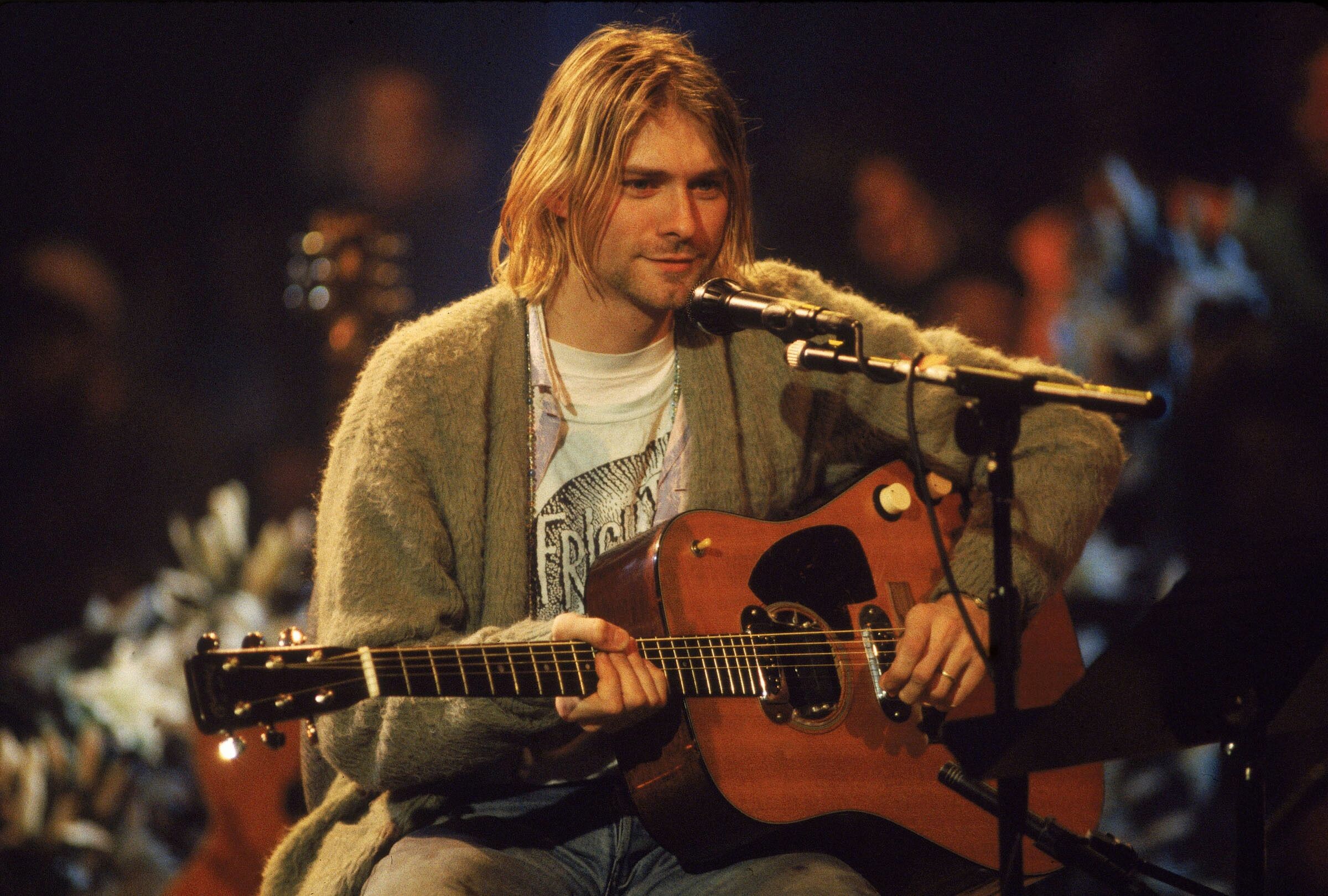 Nirvana: Kurt Cobain, MTV Unplugged in New York, A live album. 2400x1630 HD Wallpaper.