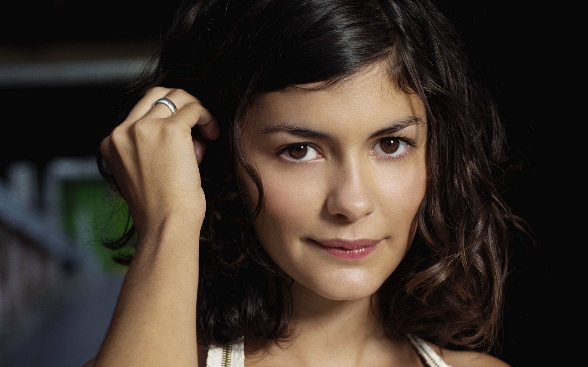 Audrey Tautou: Audience Award For Best Actress Nominee, 2001. 1920x1200 HD Background.