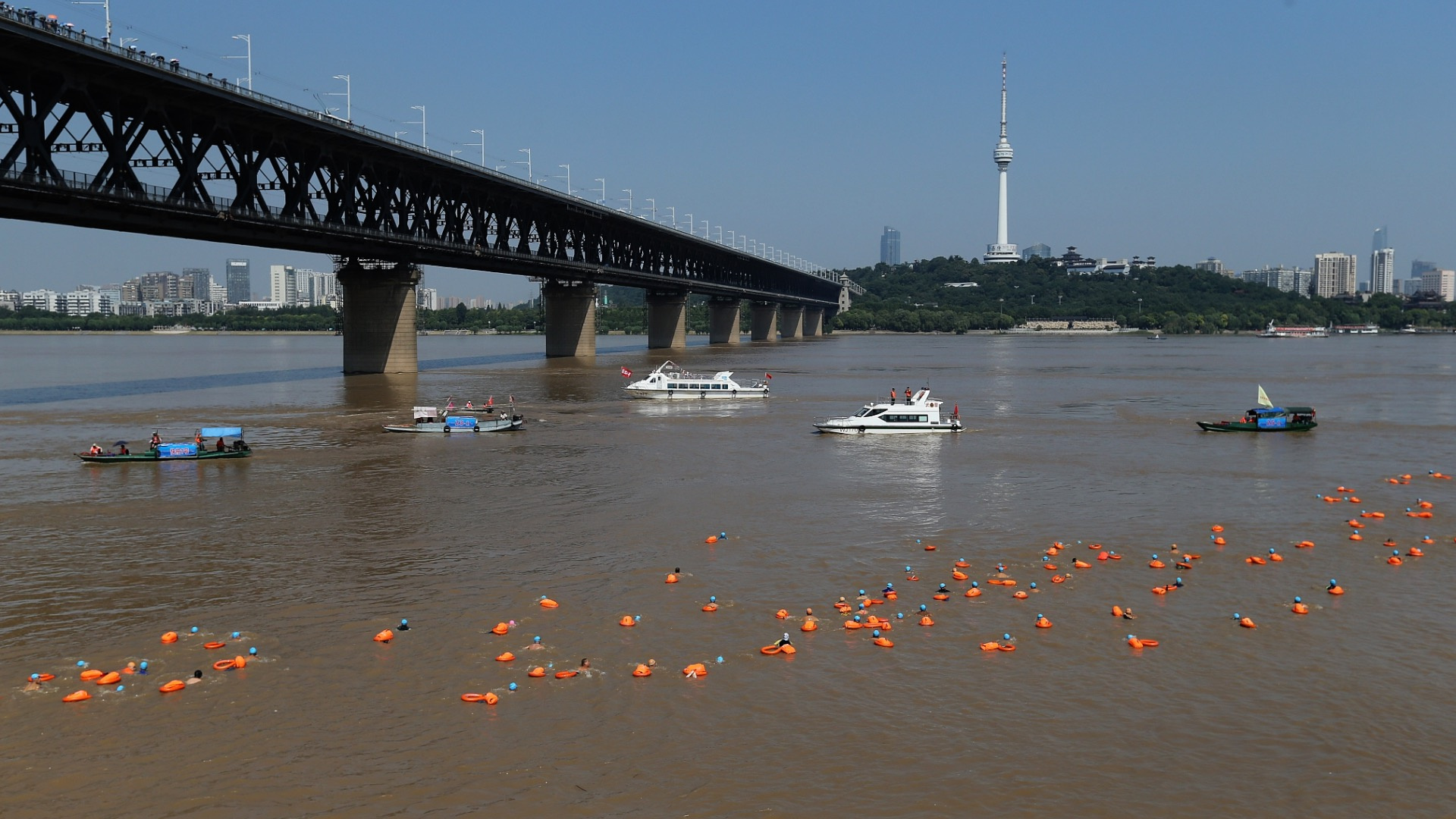 International Yangtze crossing, Wuhan city, Hubei province, Swimmers, 1920x1080 Full HD Desktop