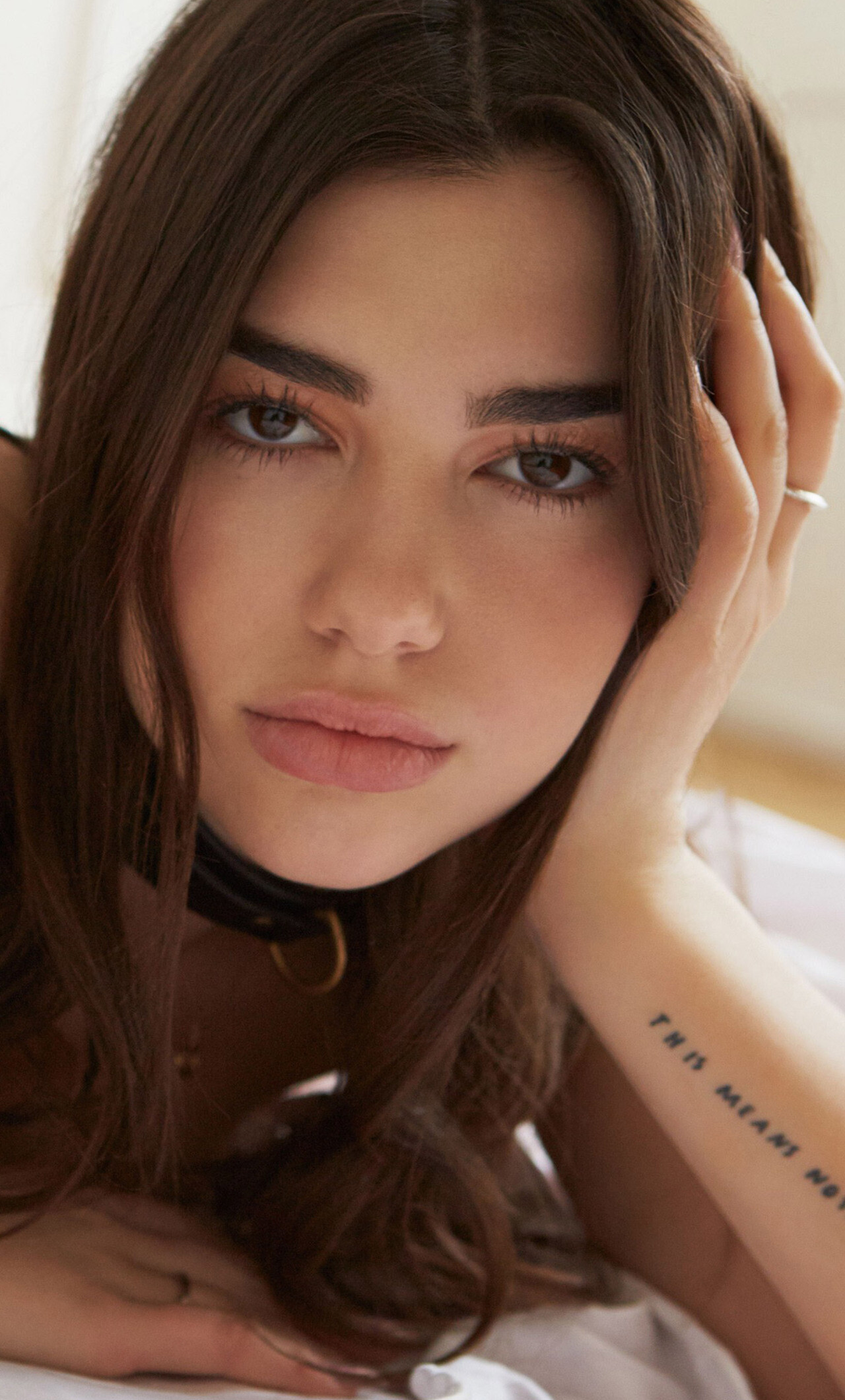 Dua Lipa: Released the single "Scared to Be Lonely", a collaboration with Martin Garrix. 1280x2120 HD Background.