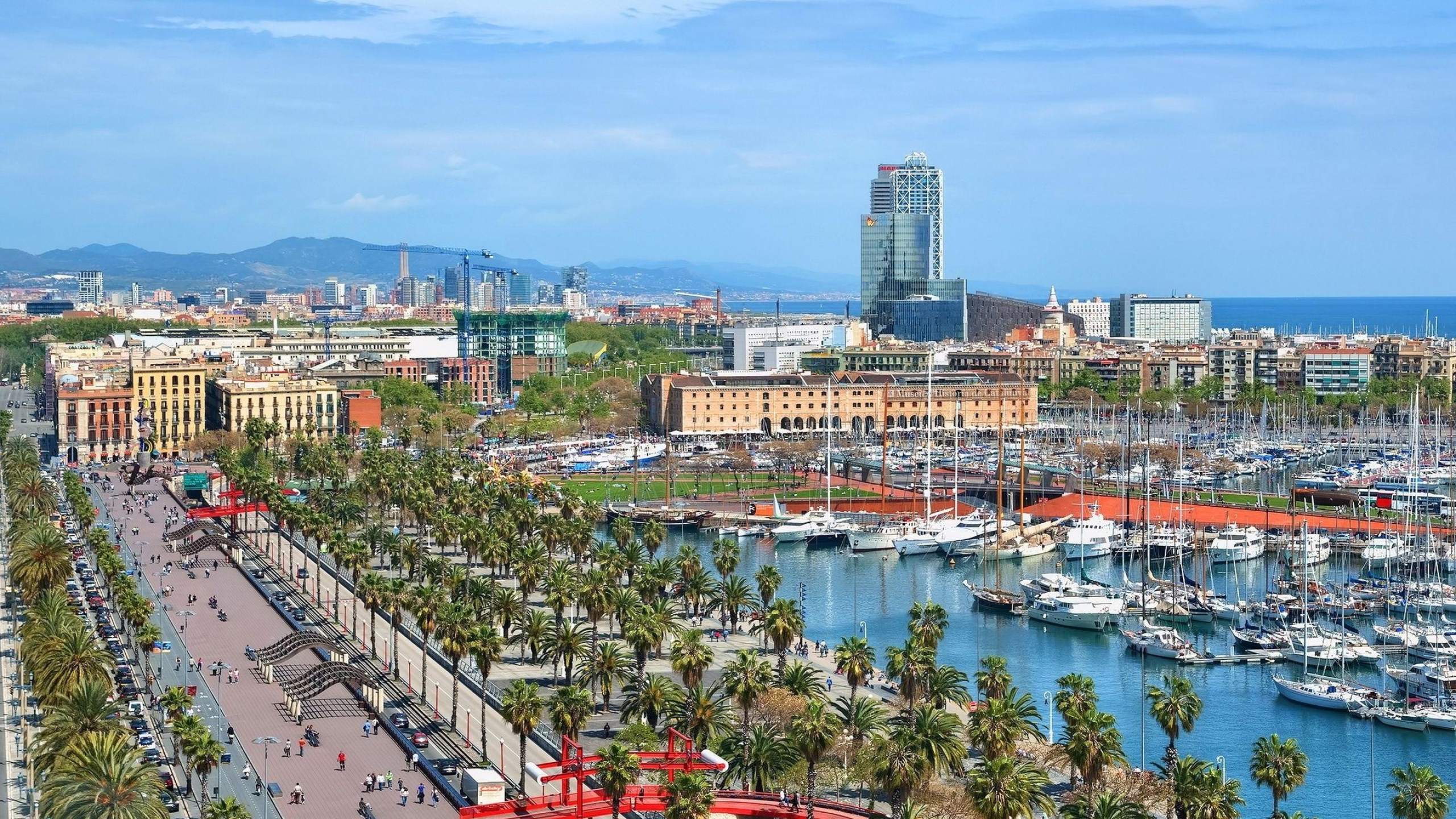 Barcelona City: Port Vell, A waterfront harbor. 2560x1440 HD Wallpaper.