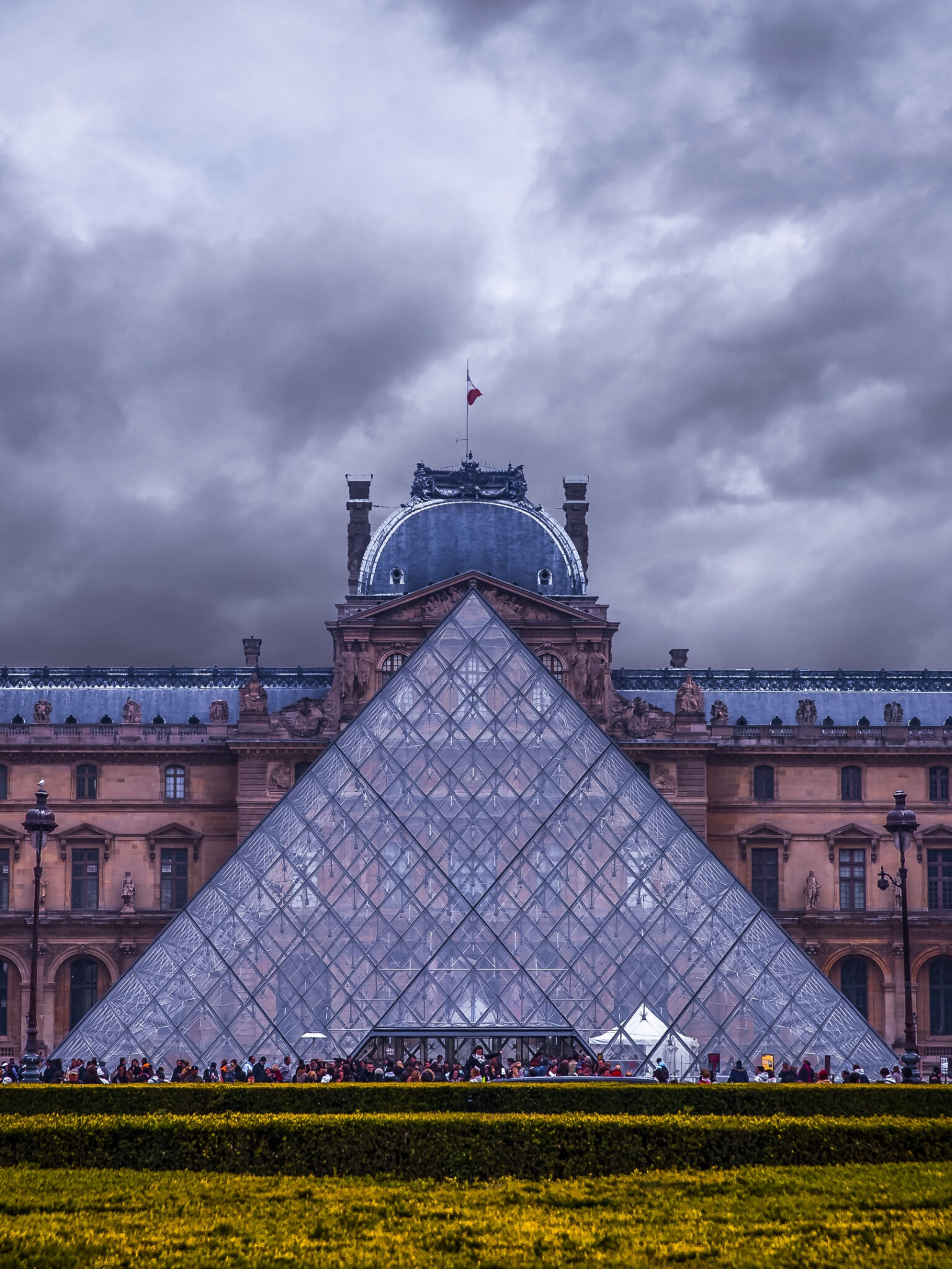 France: Louvre Museum, Paris, The largest country in the European Union. 1540x2050 HD Background.