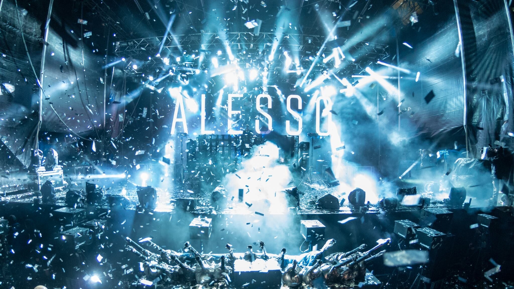 Alesso: "Heroes (We Could Be)" went to number one on the dance chart in the US. 2050x1160 HD Wallpaper.