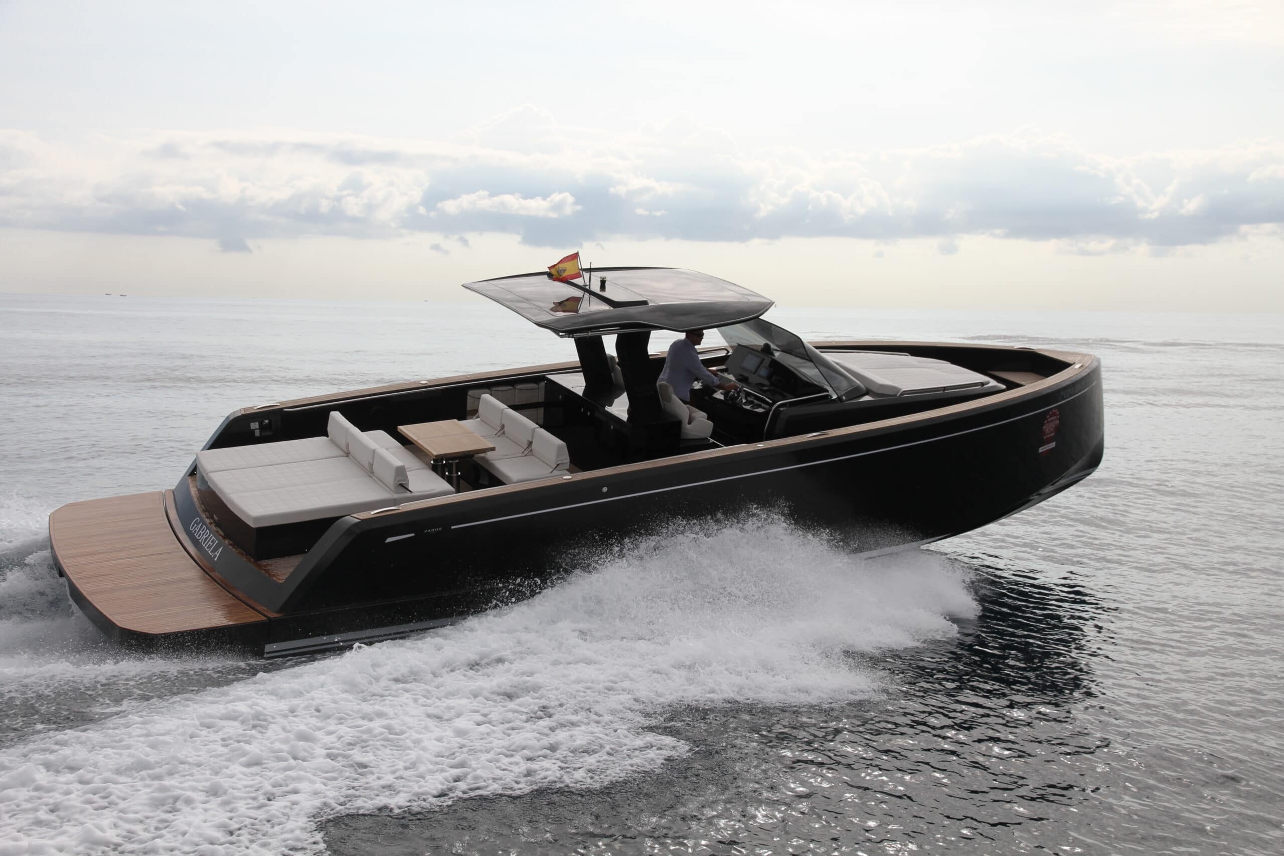 Motorboat: Motorboat Pardo 43, A small, fast powerboat. 2560x1710 HD Wallpaper.