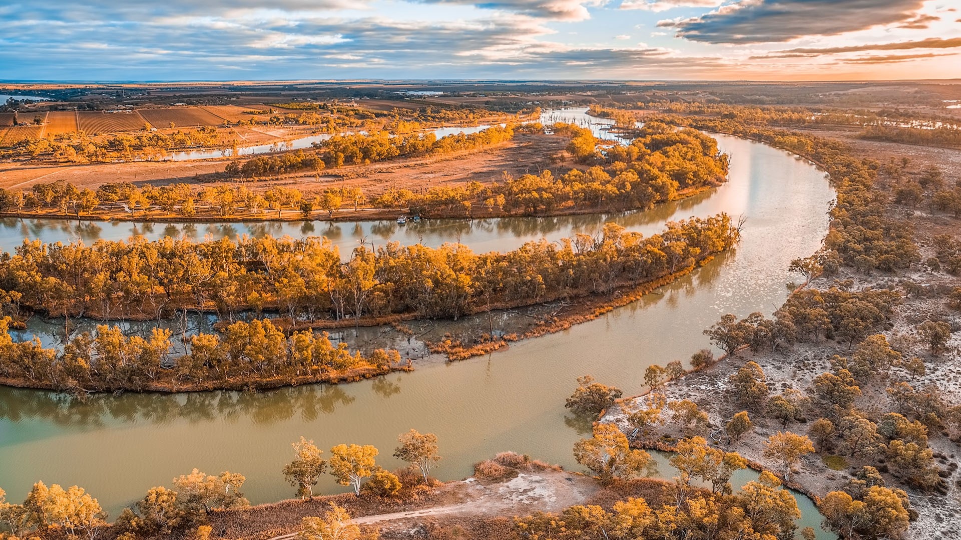 Beautiful bend, Murray River, Sunset riverland, South Australia, 1920x1080 Full HD Desktop